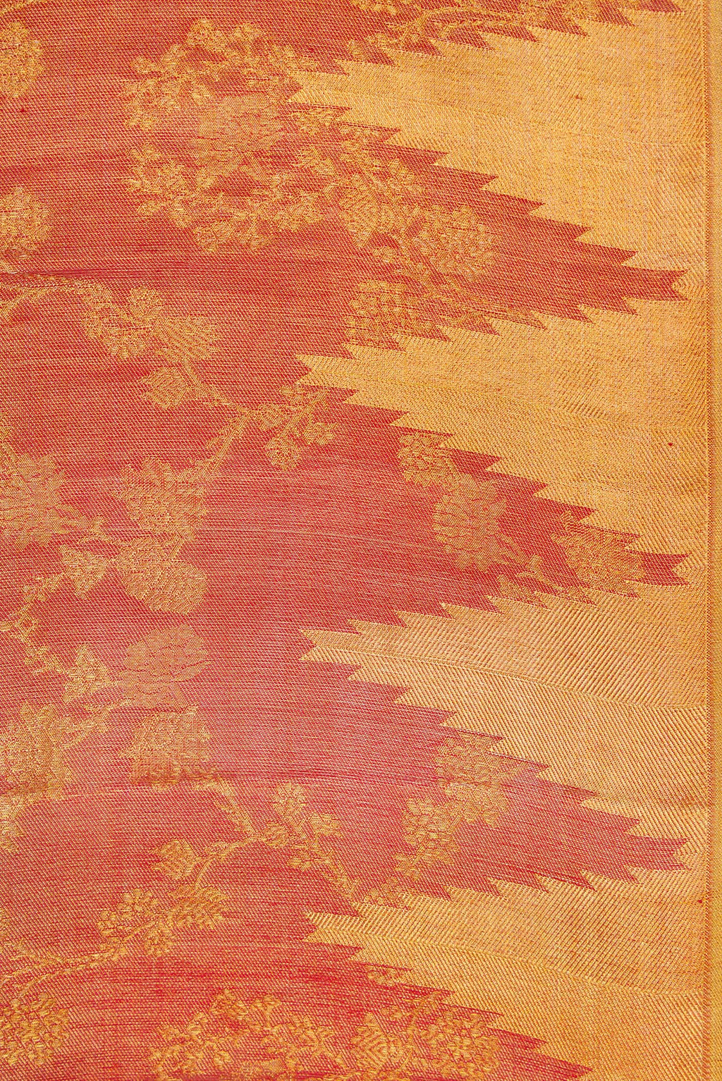 Border image of Dark Pink Dual Tone Kanchipuram Tissue Silk Saree with Zari Brocade on the body and Temple Border. 
