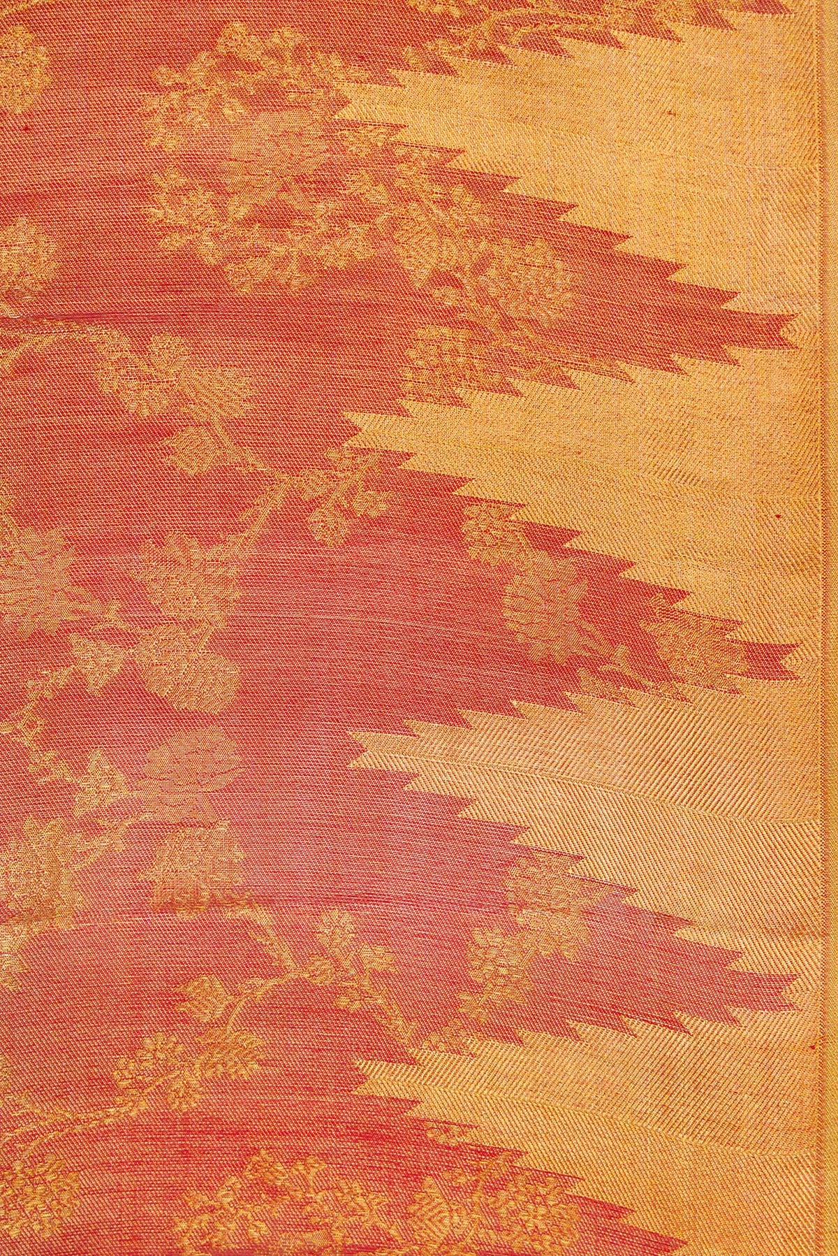 Border image of Dark Pink Dual Tone Kanchipuram Tissue Silk Saree with Zari Brocade on the body and Temple Border. 