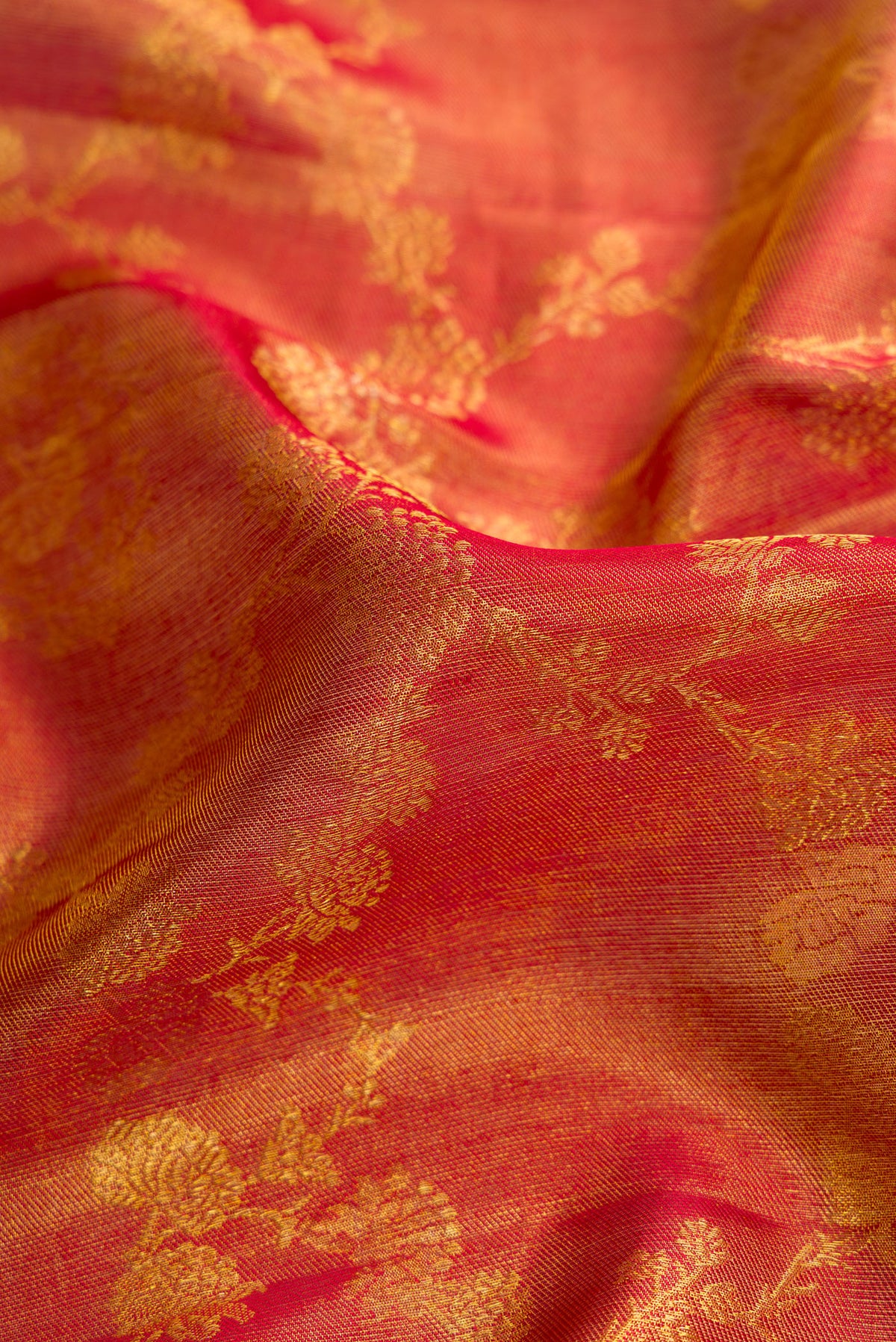 Close up of Dark Pink Dual Tone Kanchipuram Tissue Silk Saree with Zari Brocade on the body and Temple Border.  displaying folds