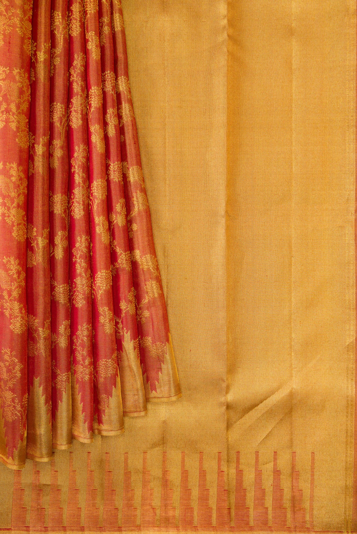 Pleats and pallu of Dark Pink Dual Tone Kanchipuram Tissue Silk Saree with Zari Brocade on the body and Temple Border. 