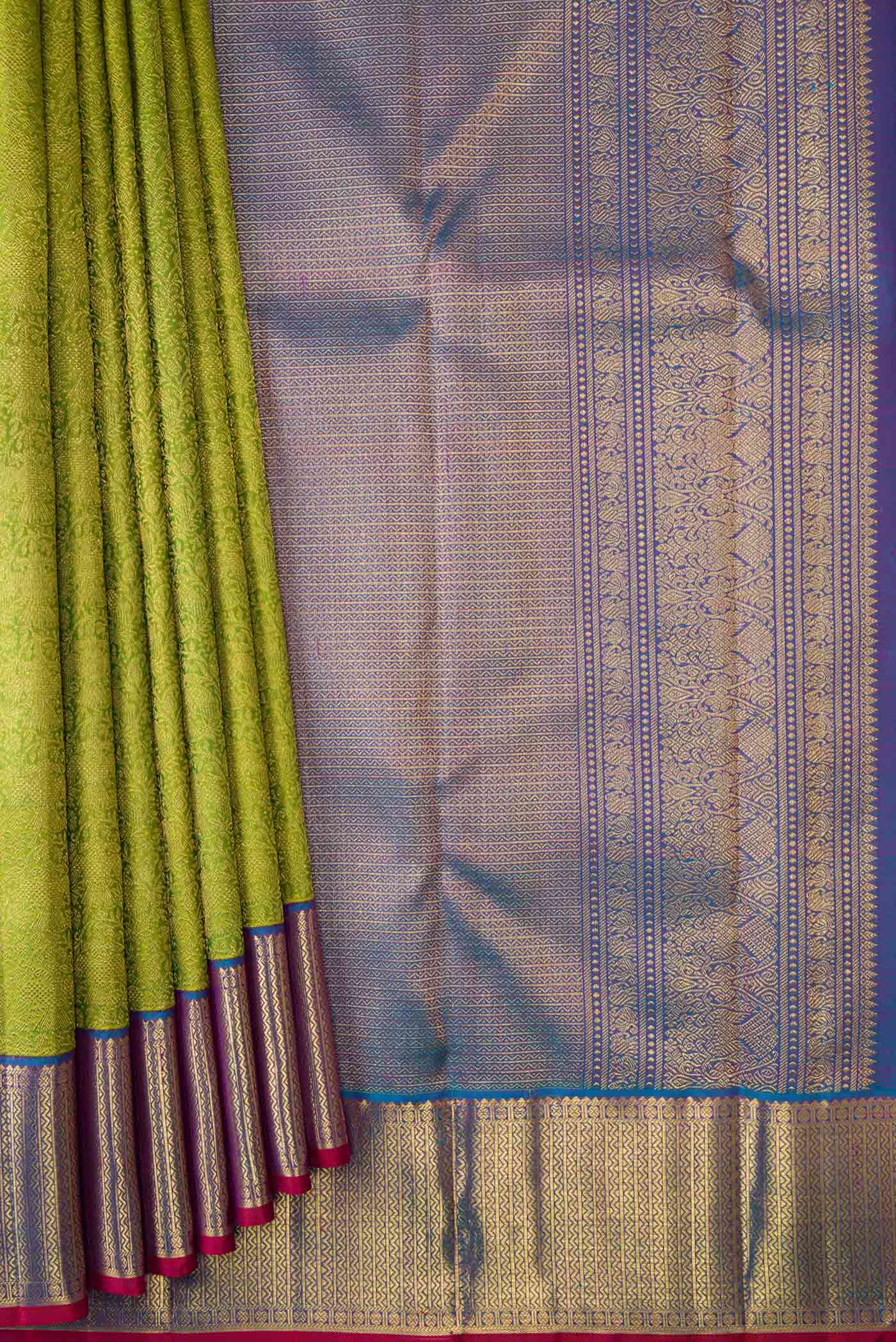Pleats and pallu of Pure Silk Pure Zari Green Dual Tone Kanchipuram Saree with Zari Brocade on the body and Zari Border