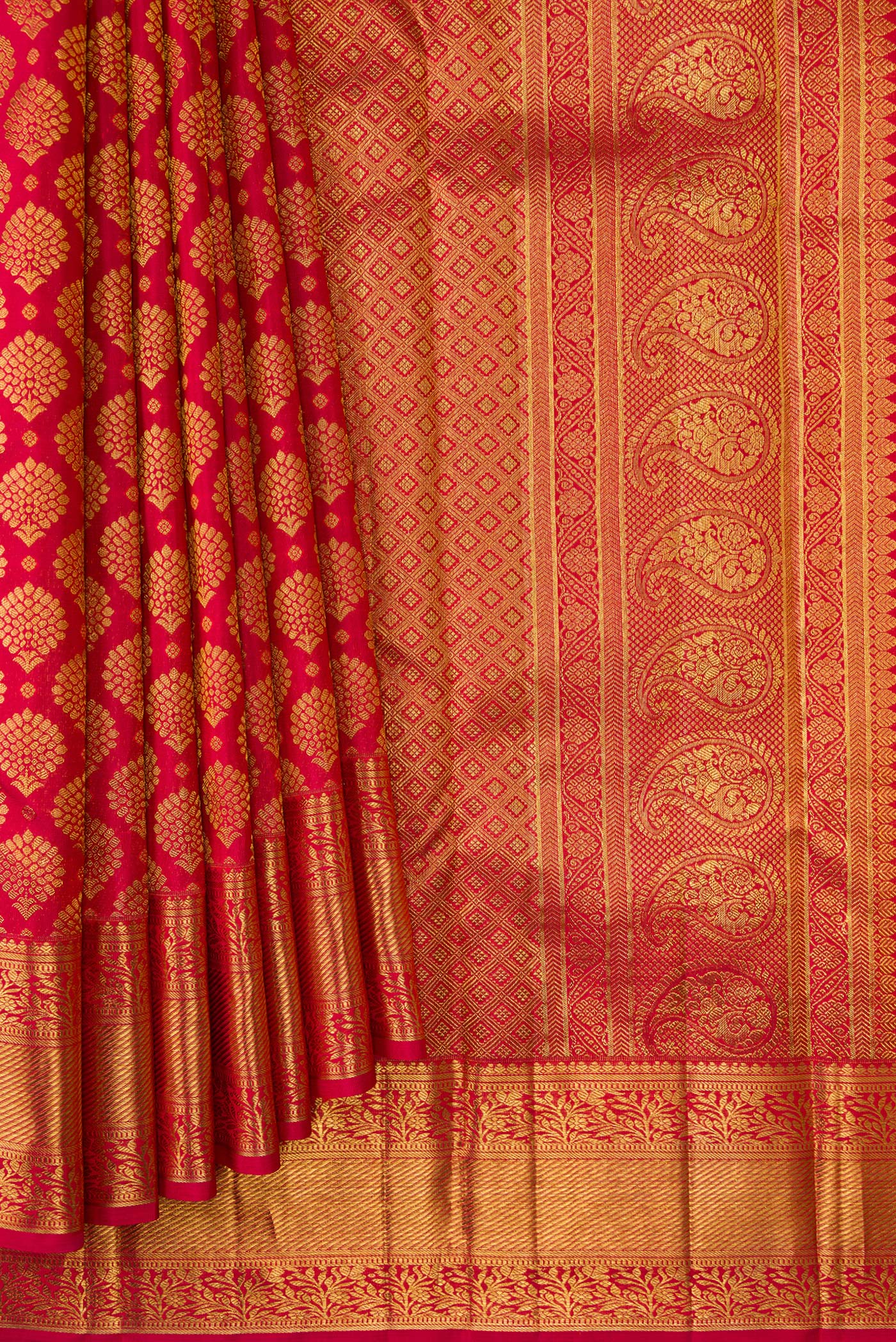 Pleats and pallu of Red Dual Tone Kanchipuram Silk Saree with Zari Brocade on the body and Zari Border. 
