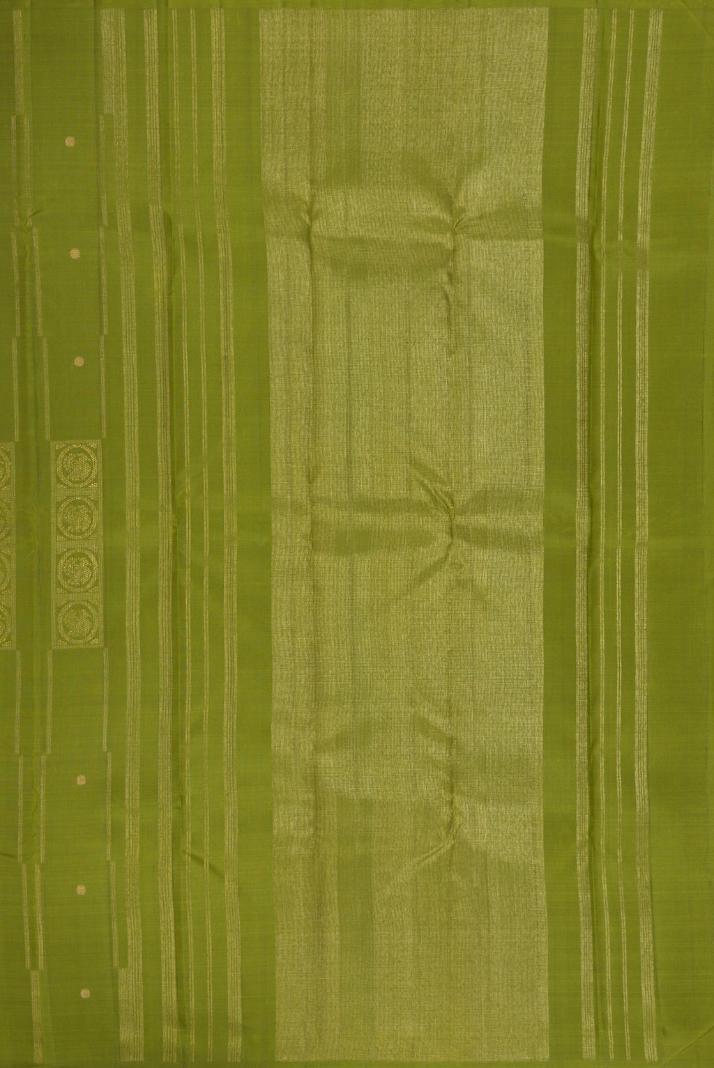 Close up image of the pallu of Pure Silk Pure Zari Green Dual Tone Kanjivaram Saree with Zari Butta on the body and Without Border. 
