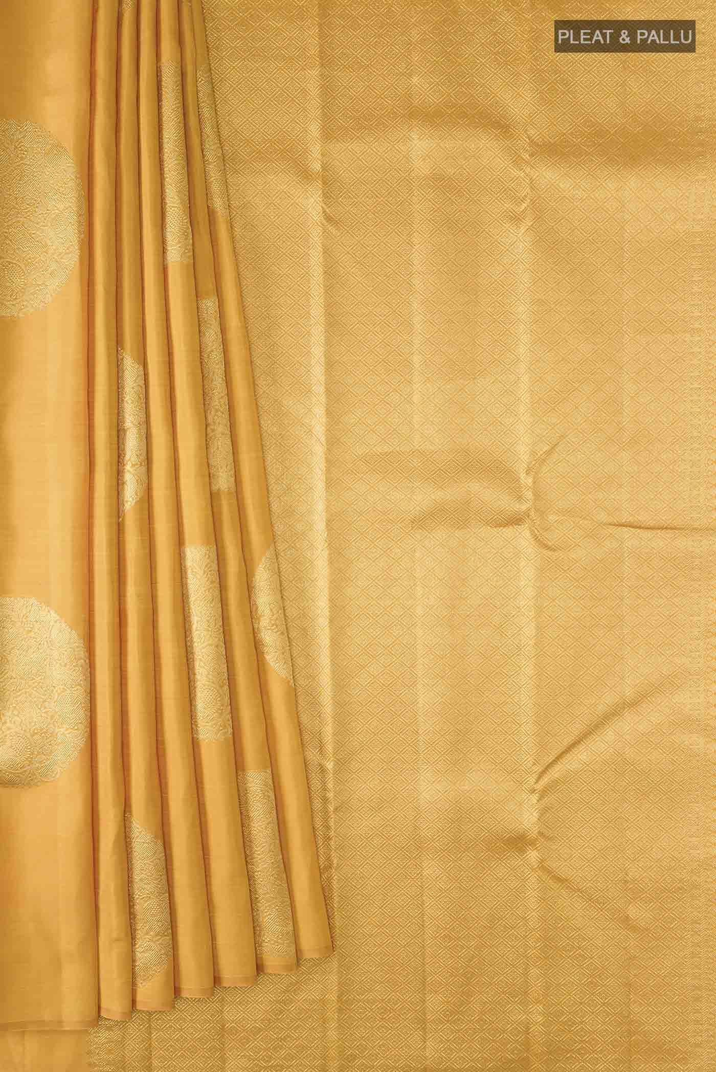 pleats pallu