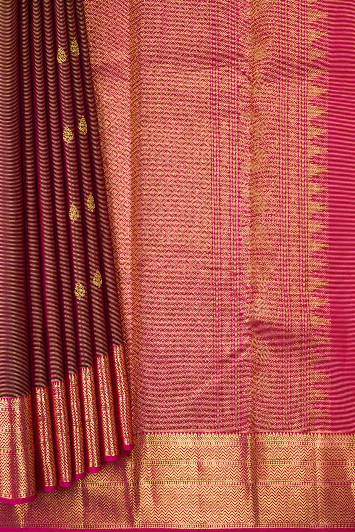 Pleats and pallu of Maroon Dual Tone Kanchipuram Silk Saree with Zari Butta on the body and Zari Border. 