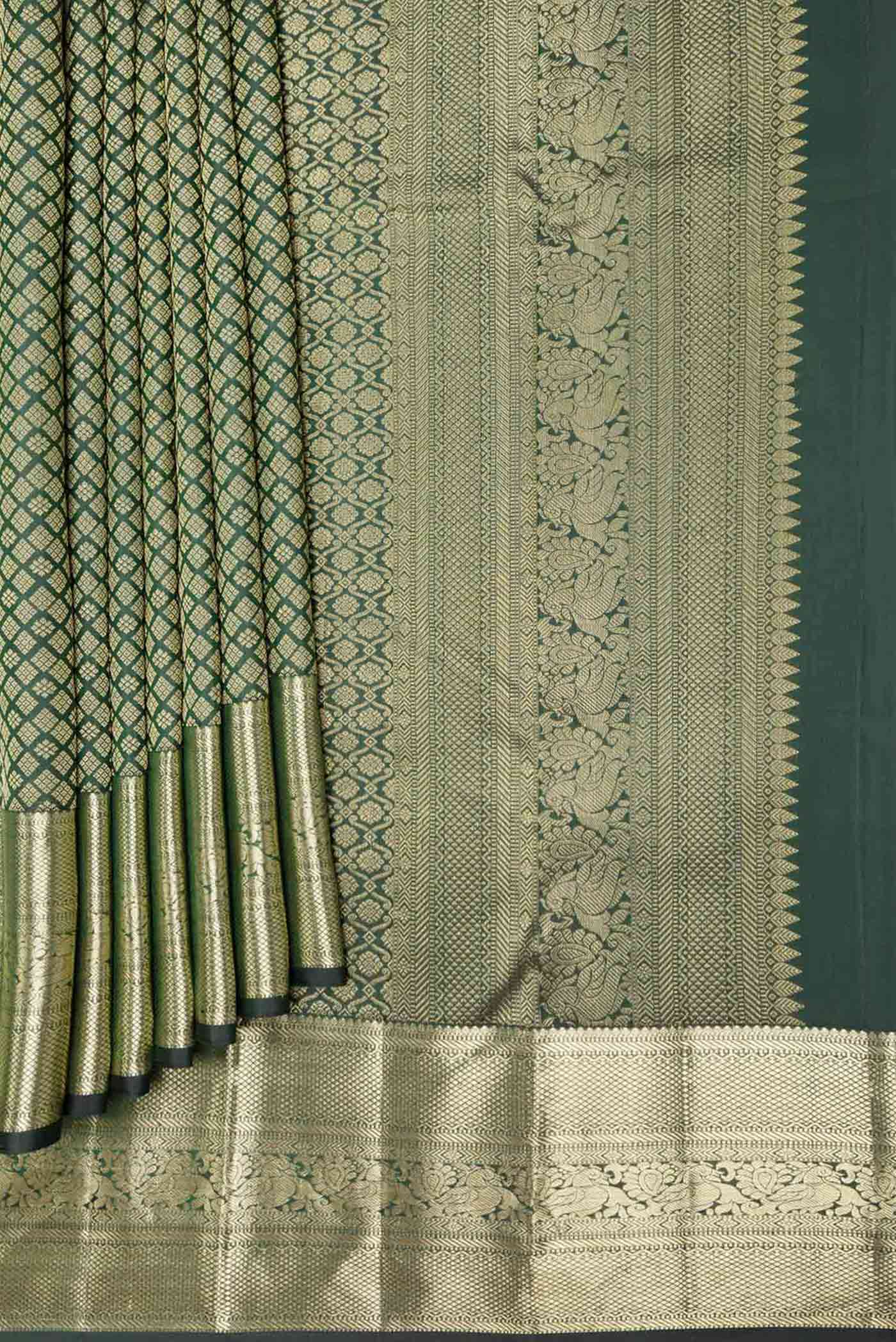 Pleats and pallu of Green Dual Tone Kanchipuram Saree with Zari Brocade on the body and Zari Border