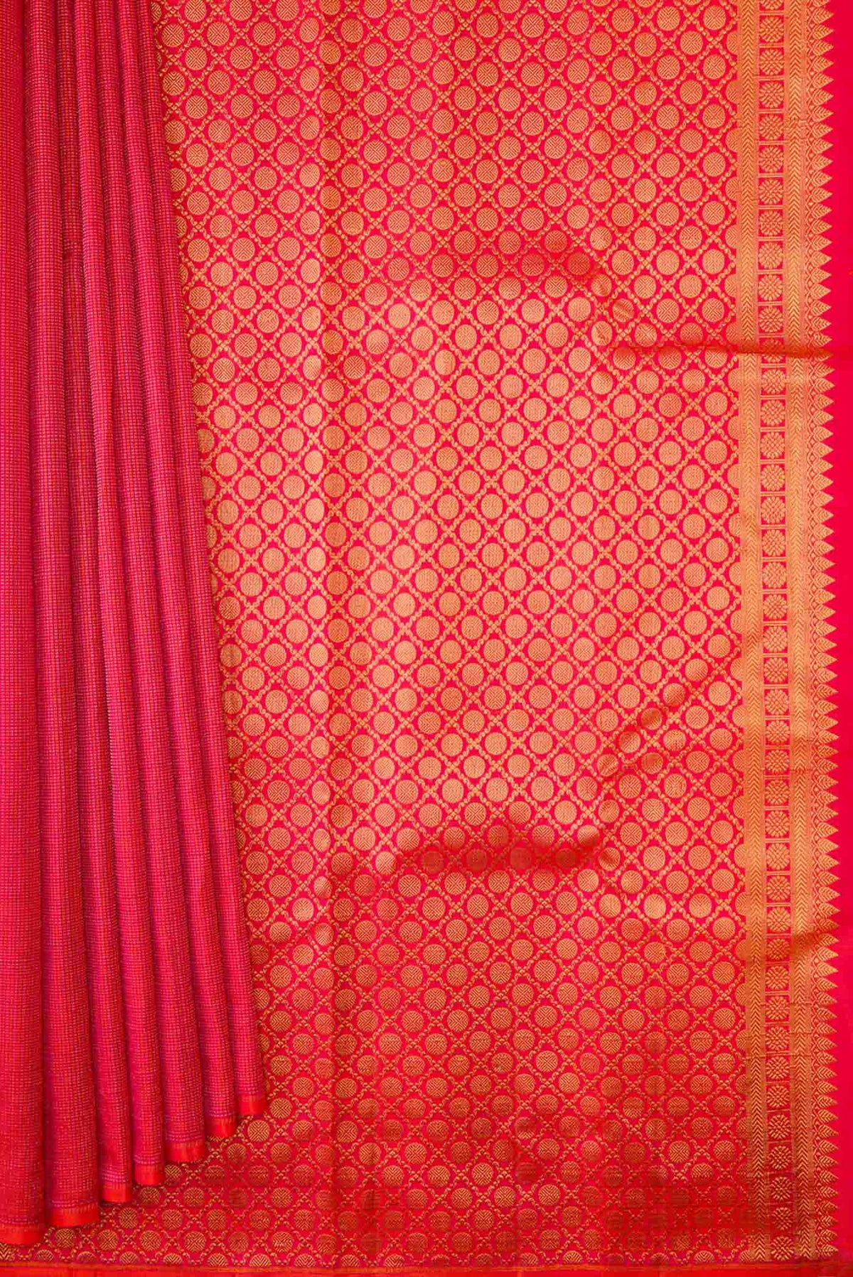 Pleats and pallu of Coral Dual Tone Kanchipuram Silk Saree with Zari Brocade on the body and Without Border