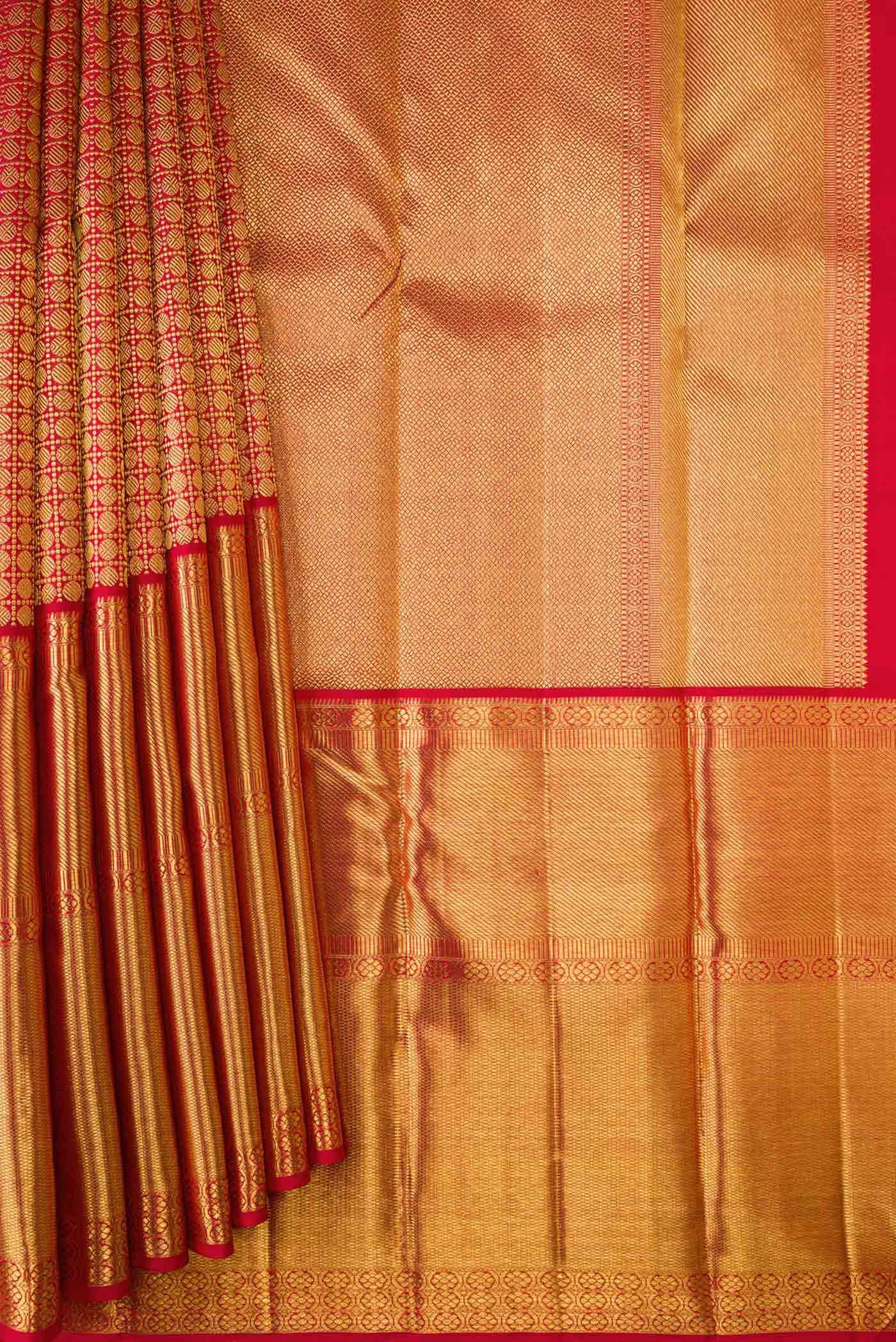 Pleats and pallu of Red Dual Tone Kanchipuram Silk Saree with Zari Brocade on the body and Zari Border