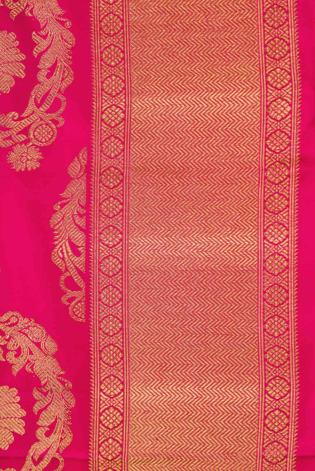 Border image of Pure Silk Pure Zari Dark Pink Dual Tone Kanchipuram Saree with Zari Brocade on the body and Zari Border