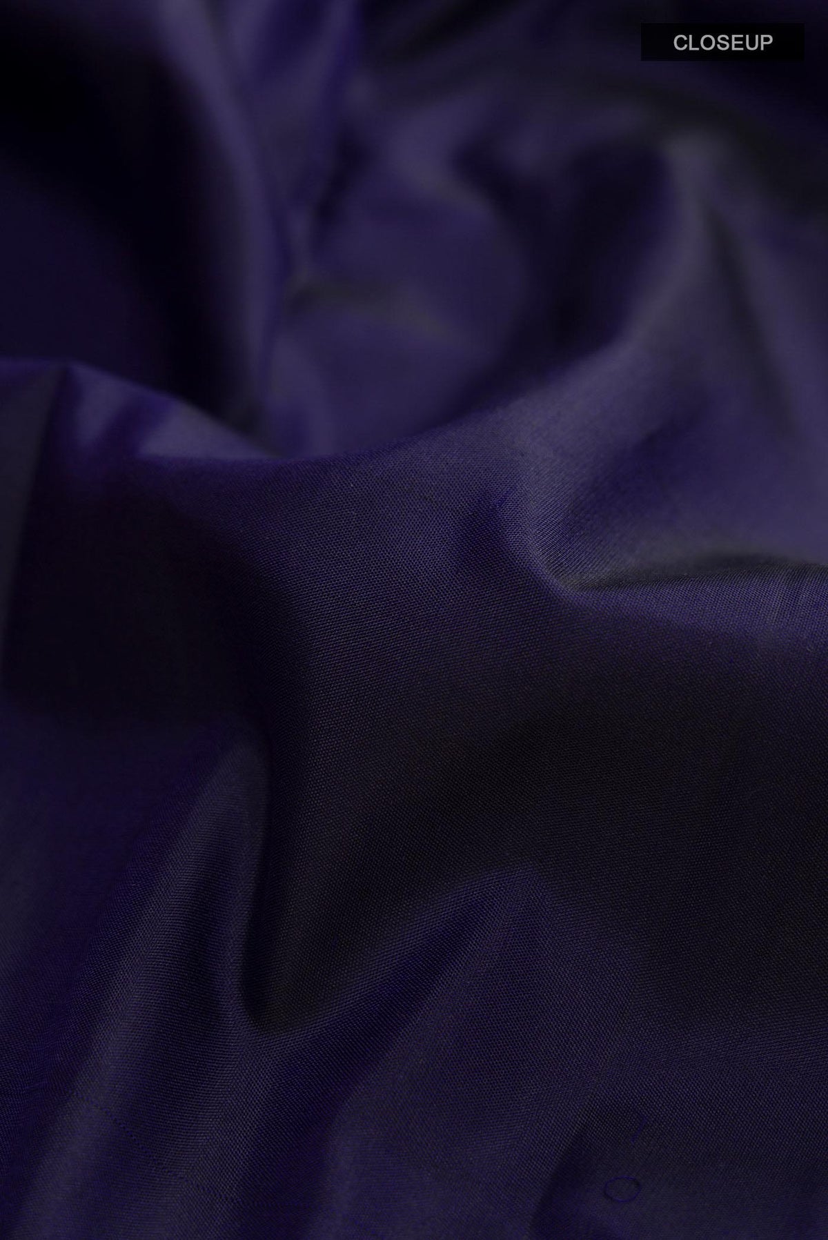 Close up of Pure Silk Pure Zari Navy Blue Kanchipuram Saree with Plain Body and Checks Border displaying folds