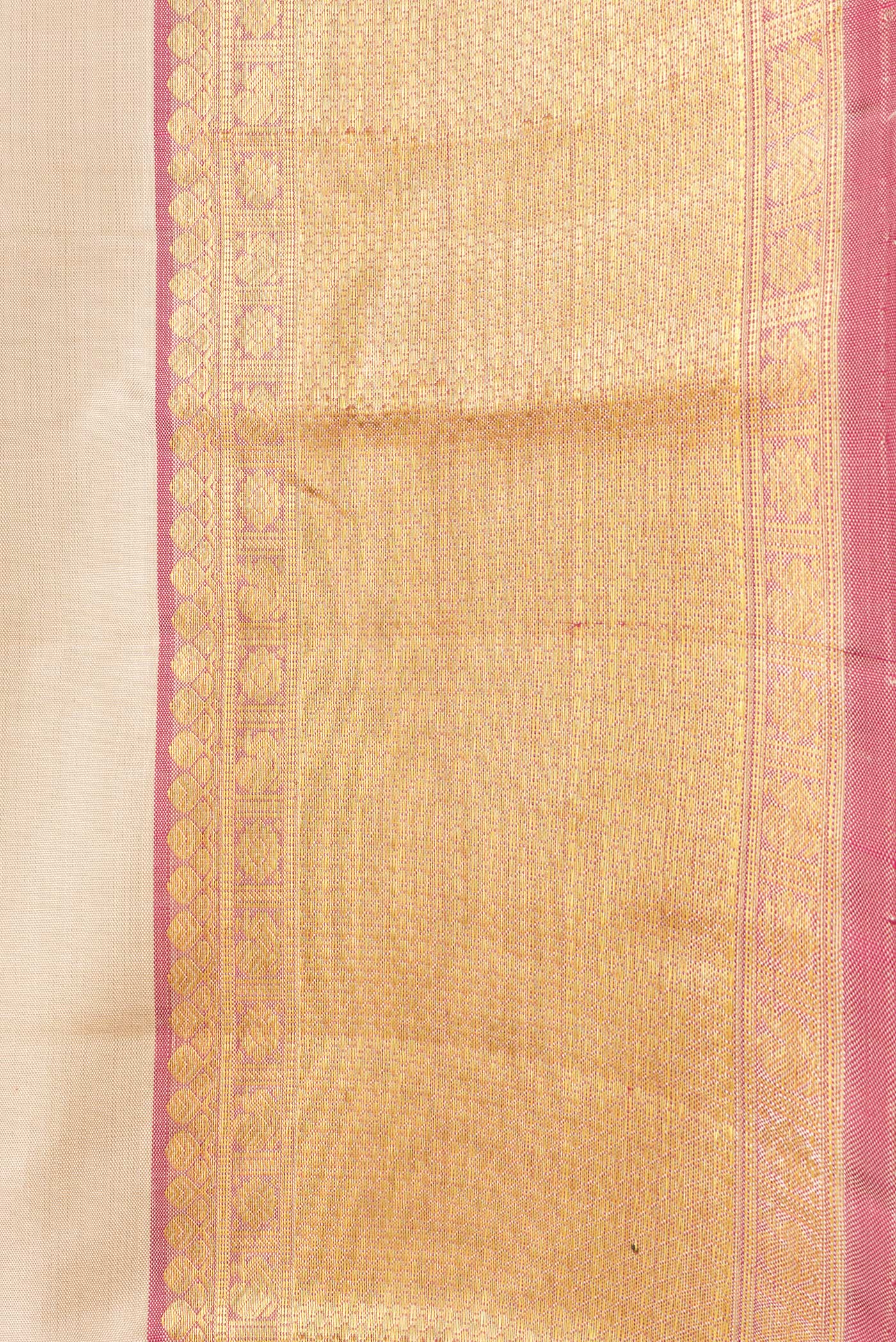 Border image of Pink Dual Tone Kanjivaram Silk Saree with Checked design on the body and Zari Border. 