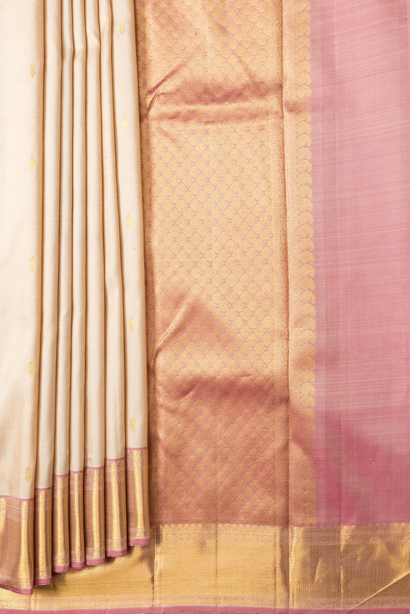 Pleats and pallu of Pink Dual Tone Kanjivaram Silk Saree with Checked design on the body and Zari Border. 