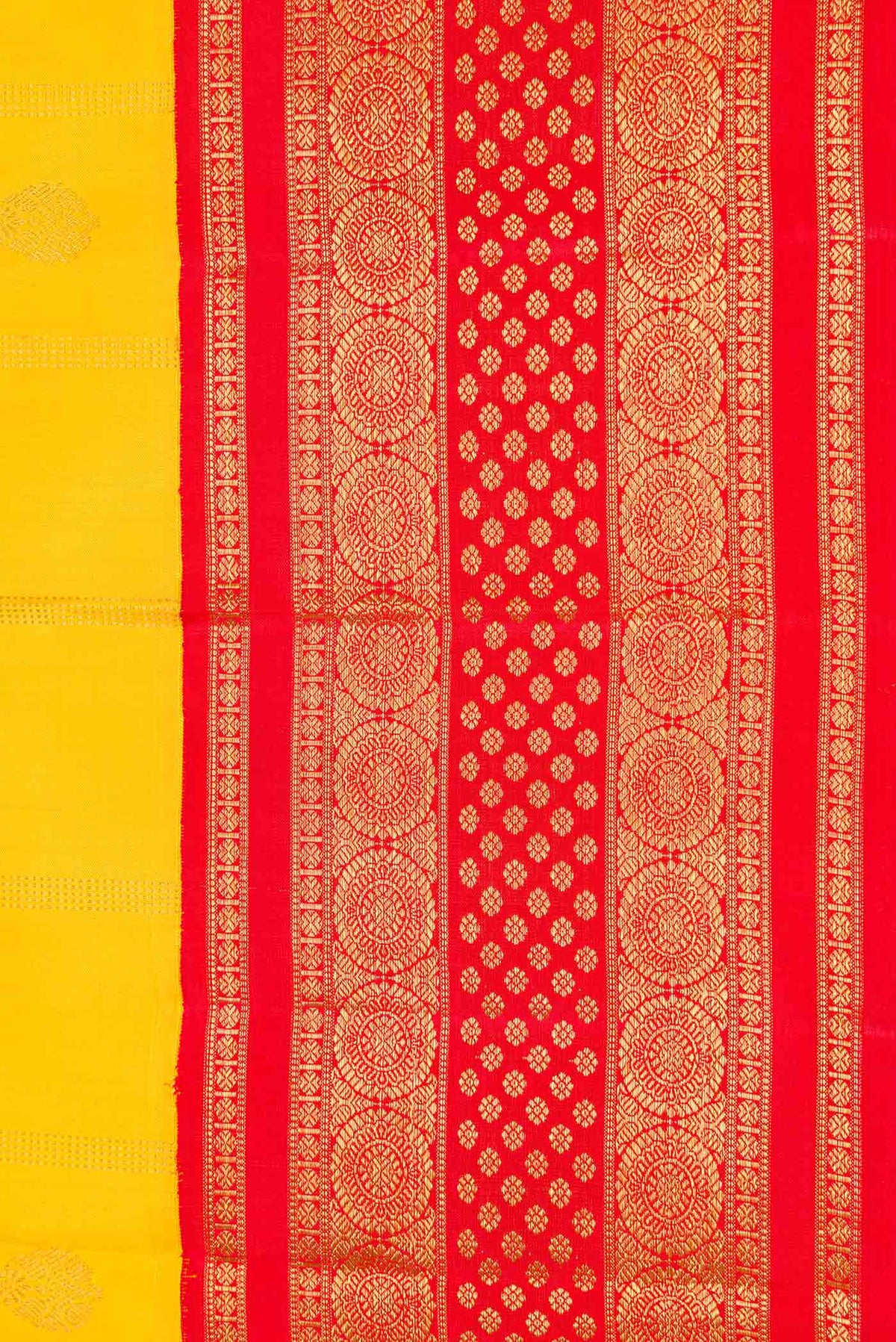 Border image of Pure Silk Pure Zari Yellow Dual Tone Kanchipuram Saree with Checked design on the body and Zari Border