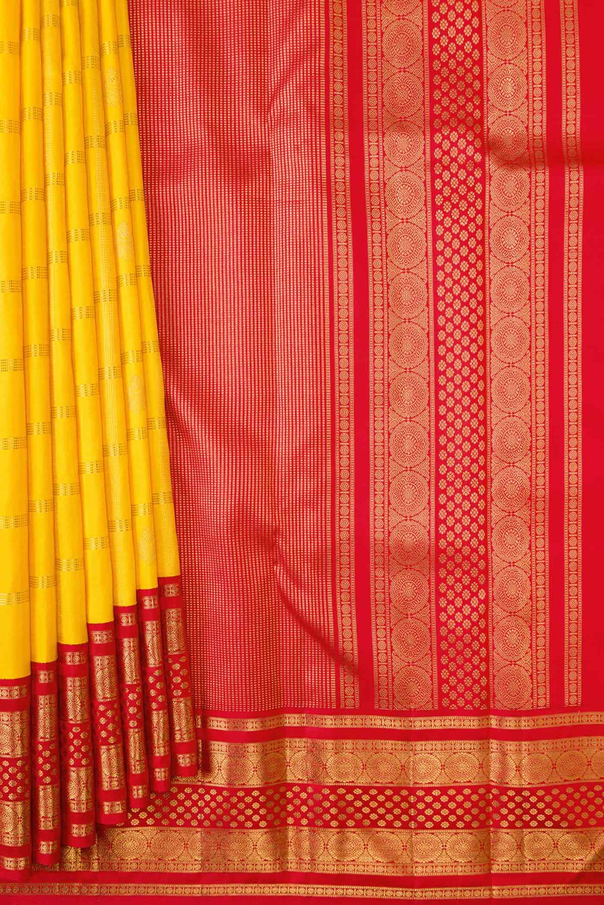 Pleats and pallu of Pure Silk Pure Zari Yellow Dual Tone Kanchipuram Saree with Checked design on the body and Zari Border