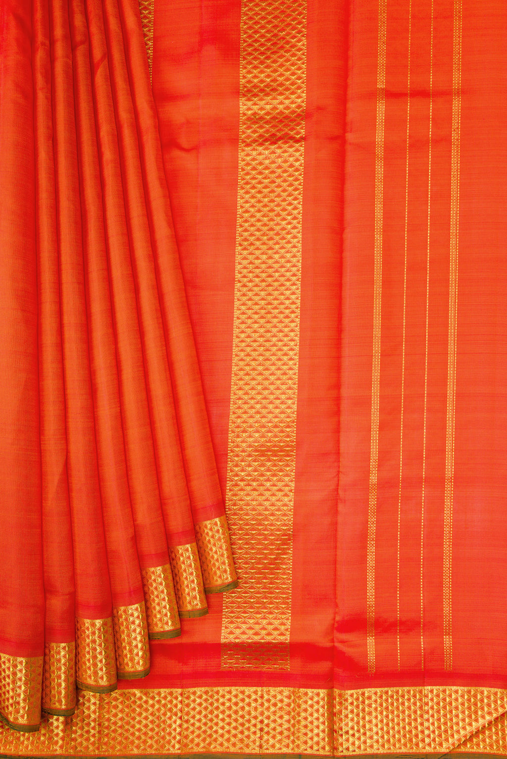 Pleats and pallu of Pure Silk Pure Zari Orange Dual Tone Kanjivaram Nine Yards Saree with Plain Body and Zari Border. 