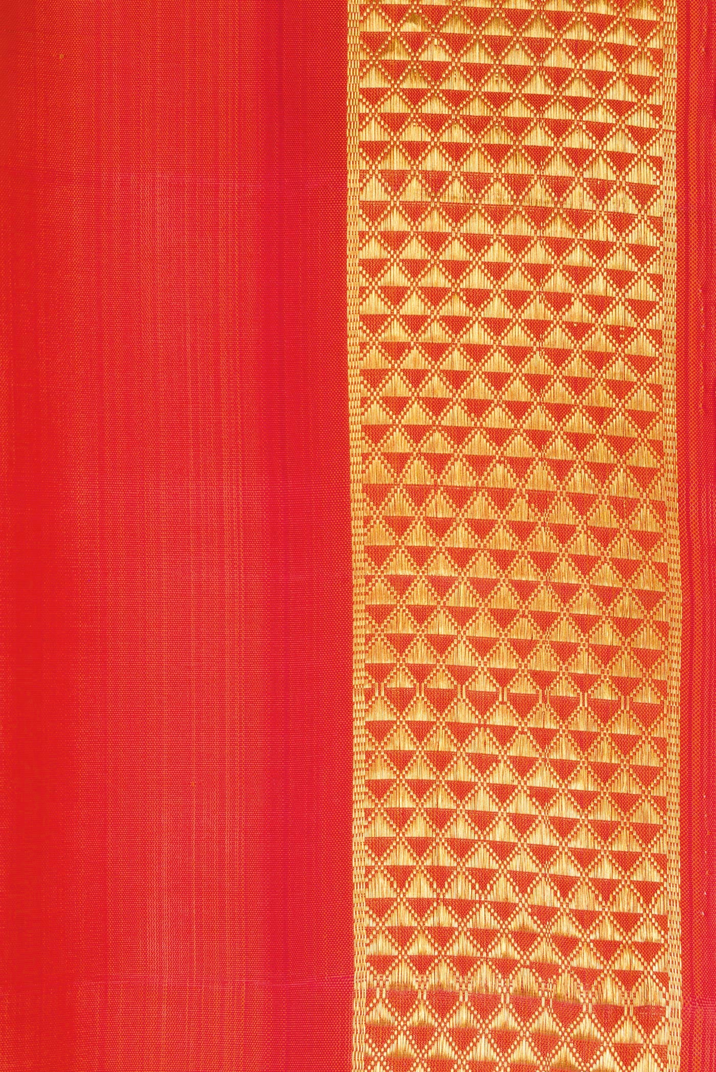 Border image of Pure Silk Pure Zari Orange Dual Tone Kanjivaram Nine Yards Saree with Plain Body and Zari Border. 