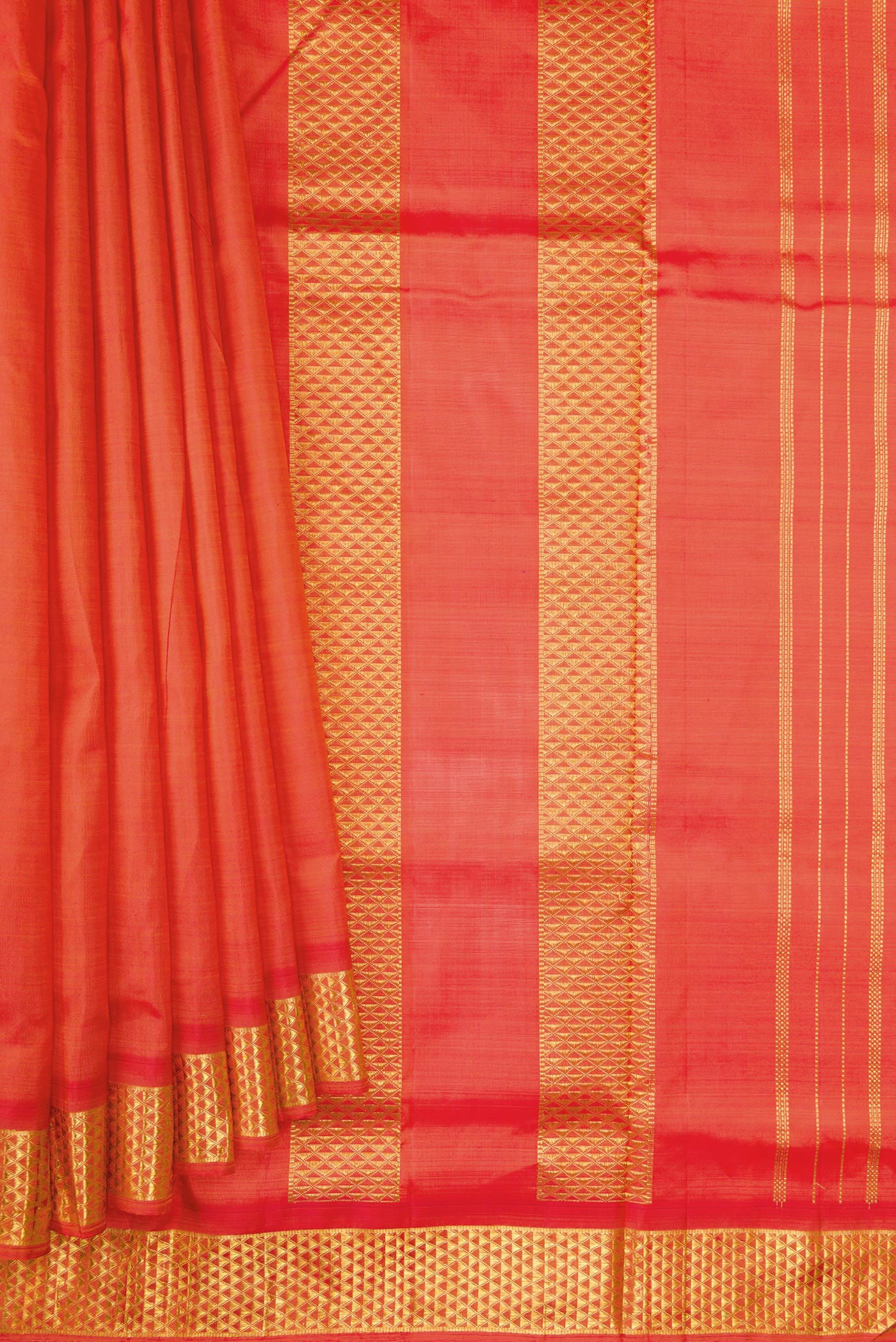 Pleats and pallu of Pure Silk Pure Zari Orange Dual Tone Kanjivaram Nine Yards Saree with Plain Body and Zari Border. 