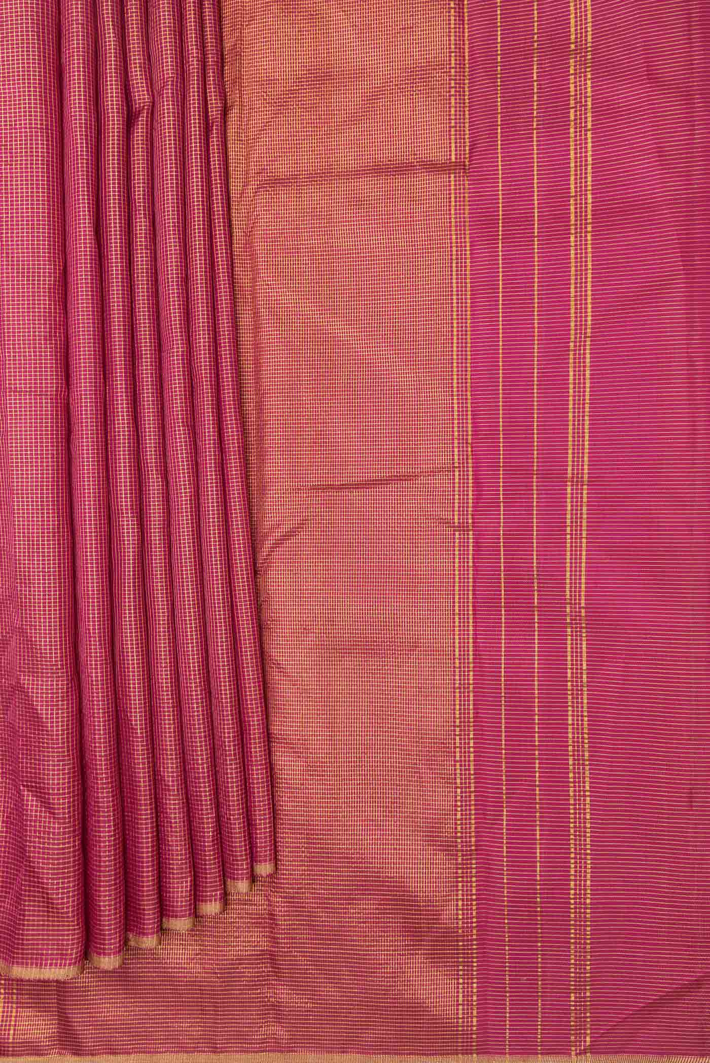 Pleats and pallu of Red Dual Tone Kanchipuram Saree with Checked design on the body and Zari Border