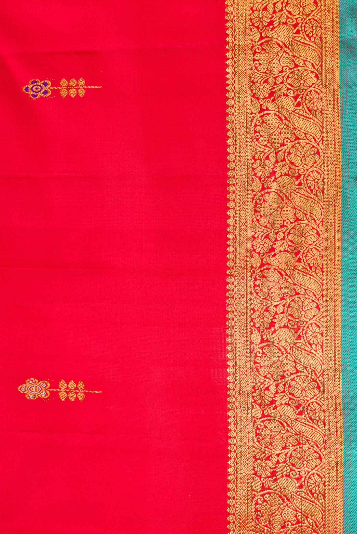 Border image of Red Dual Tone Kanchipuram Silk Saree with Zari And Thread Butta on the body and Zari Border. 