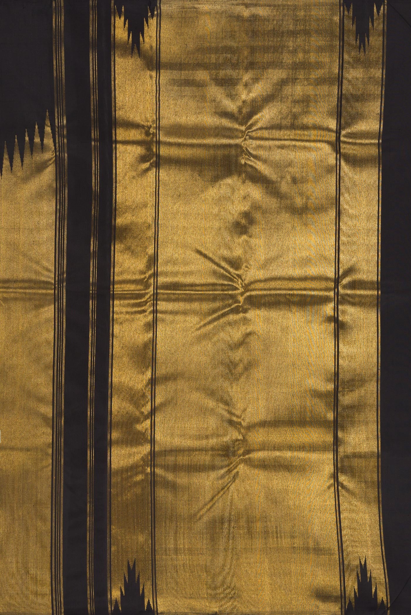 Close up image of the pallu of Black Dual Tone Kanchipuram Silk Saree with Plain Body and Rising Temple Border. 