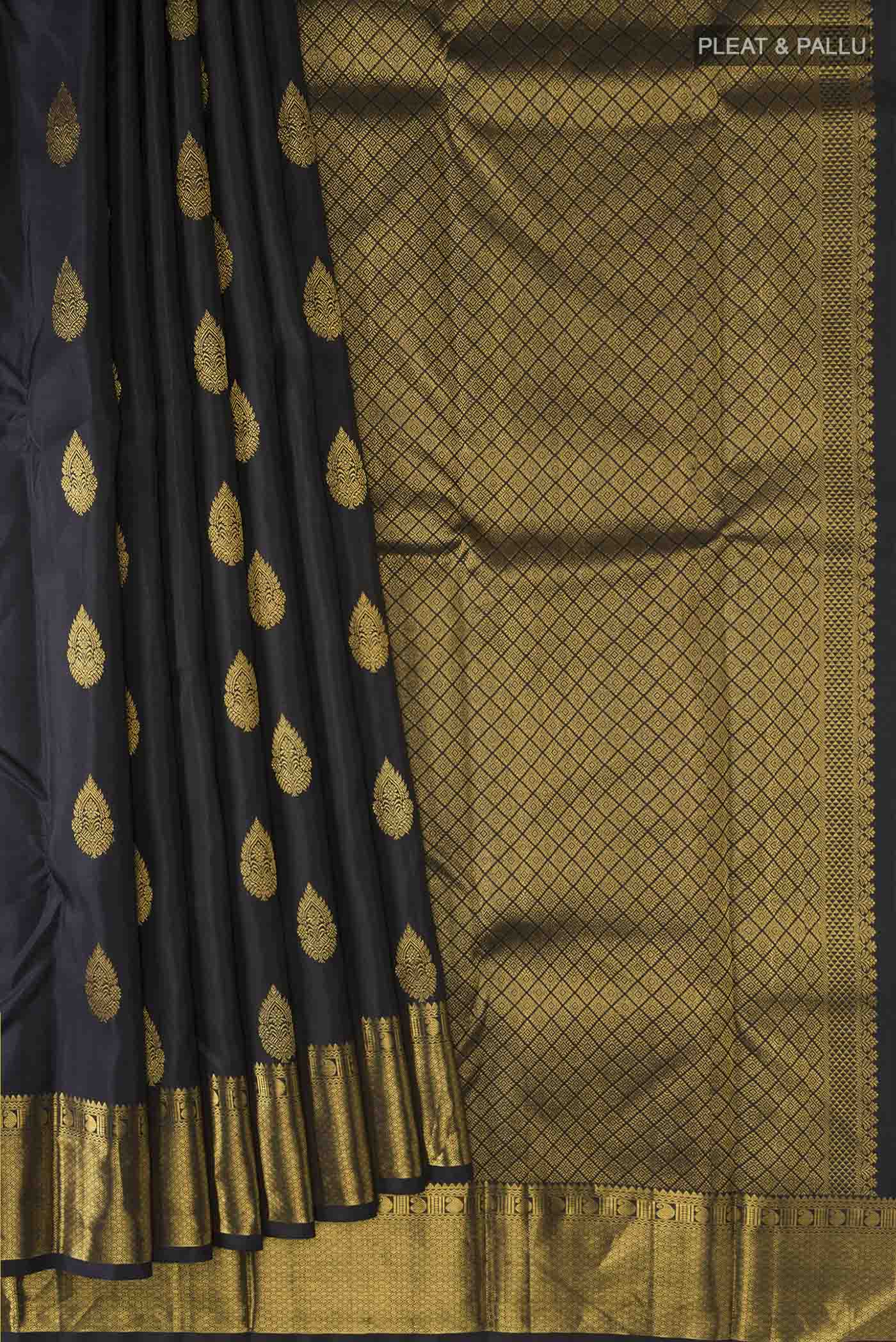 pleats pallu