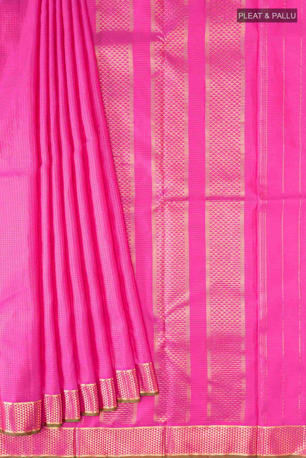 Pleats and pallu of Pink Kanchipuram Silk Saree with Checked design on the body and Zari Border