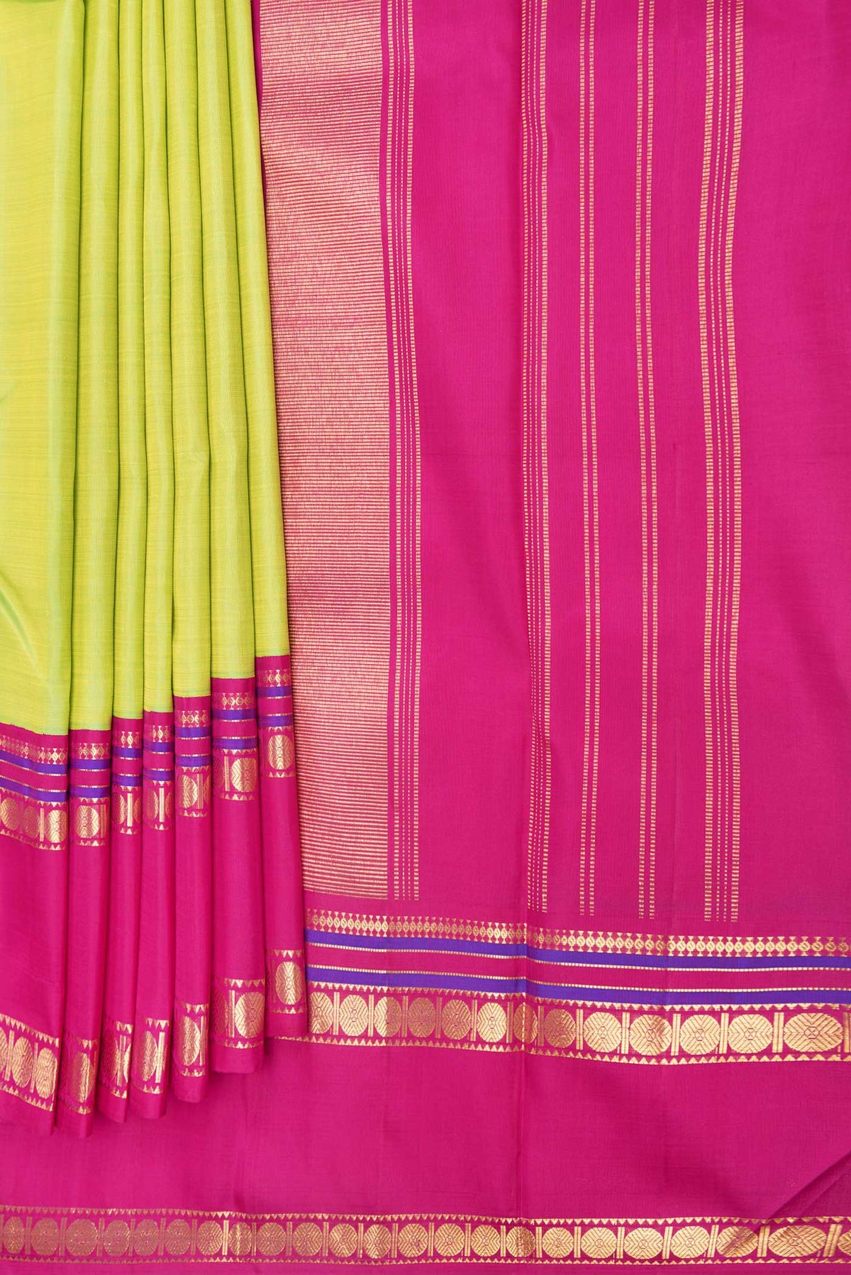 Pleats and pallu of Green Dual Tone Kanchipuram Saree with Plain Body and Zari Border