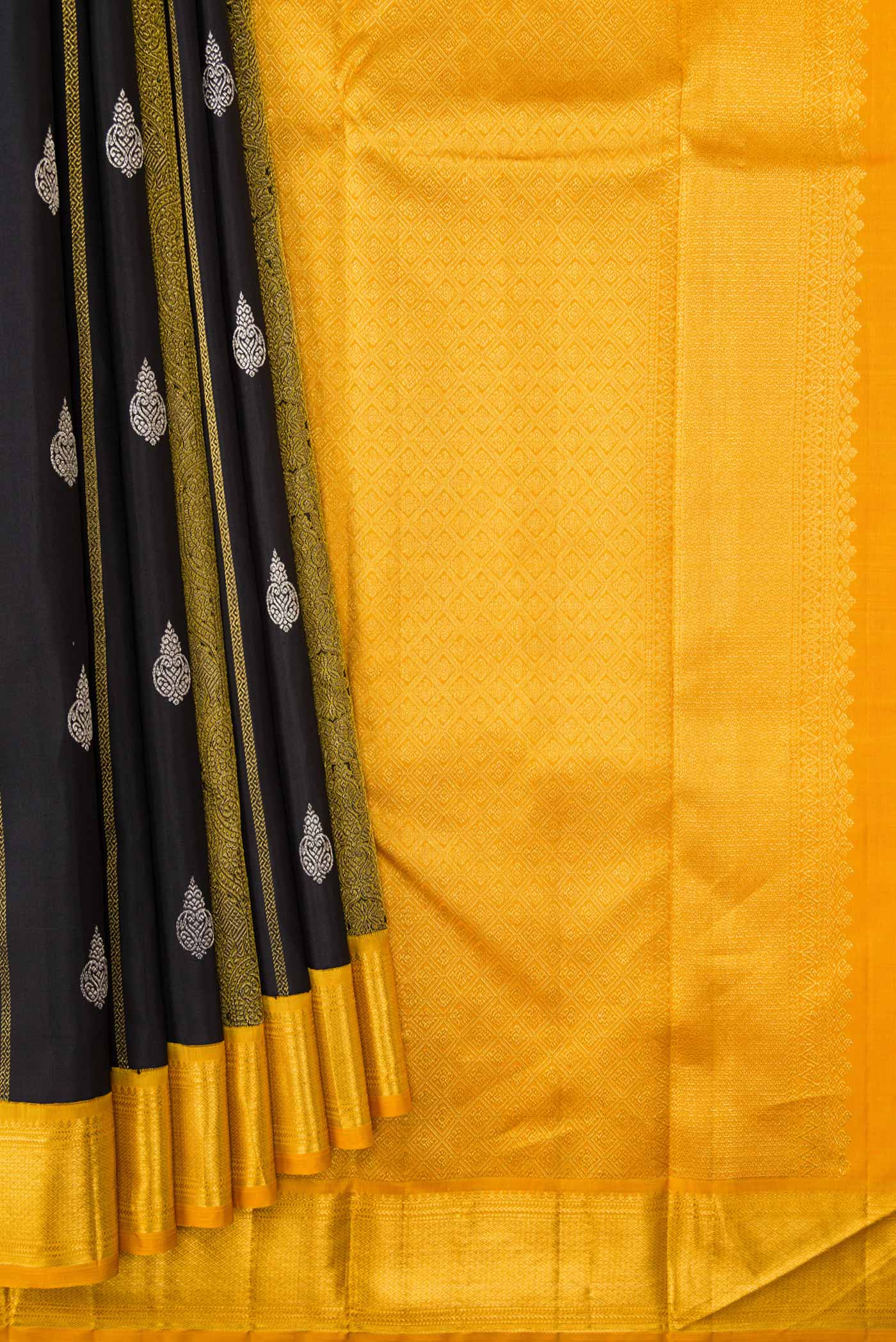 pleats pallu