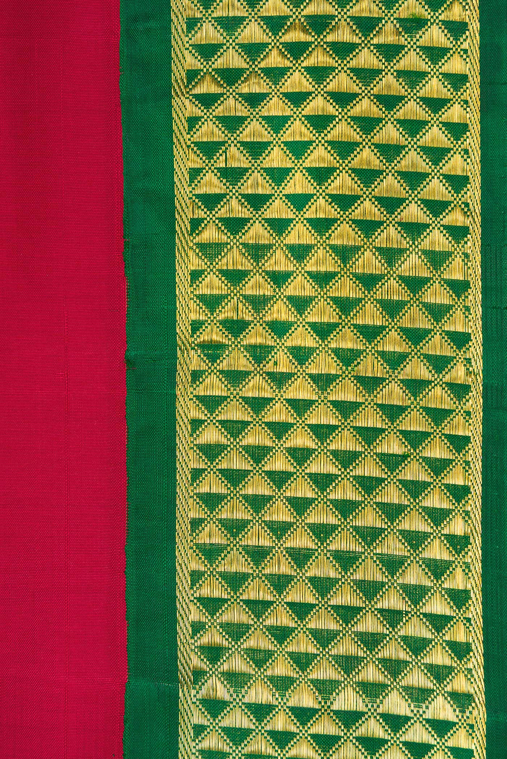 Border image of Pure Silk Pure Zari Maroon Dual Tone Kanjivaram Nine Yards Saree with Plain Body and Zari Border. 