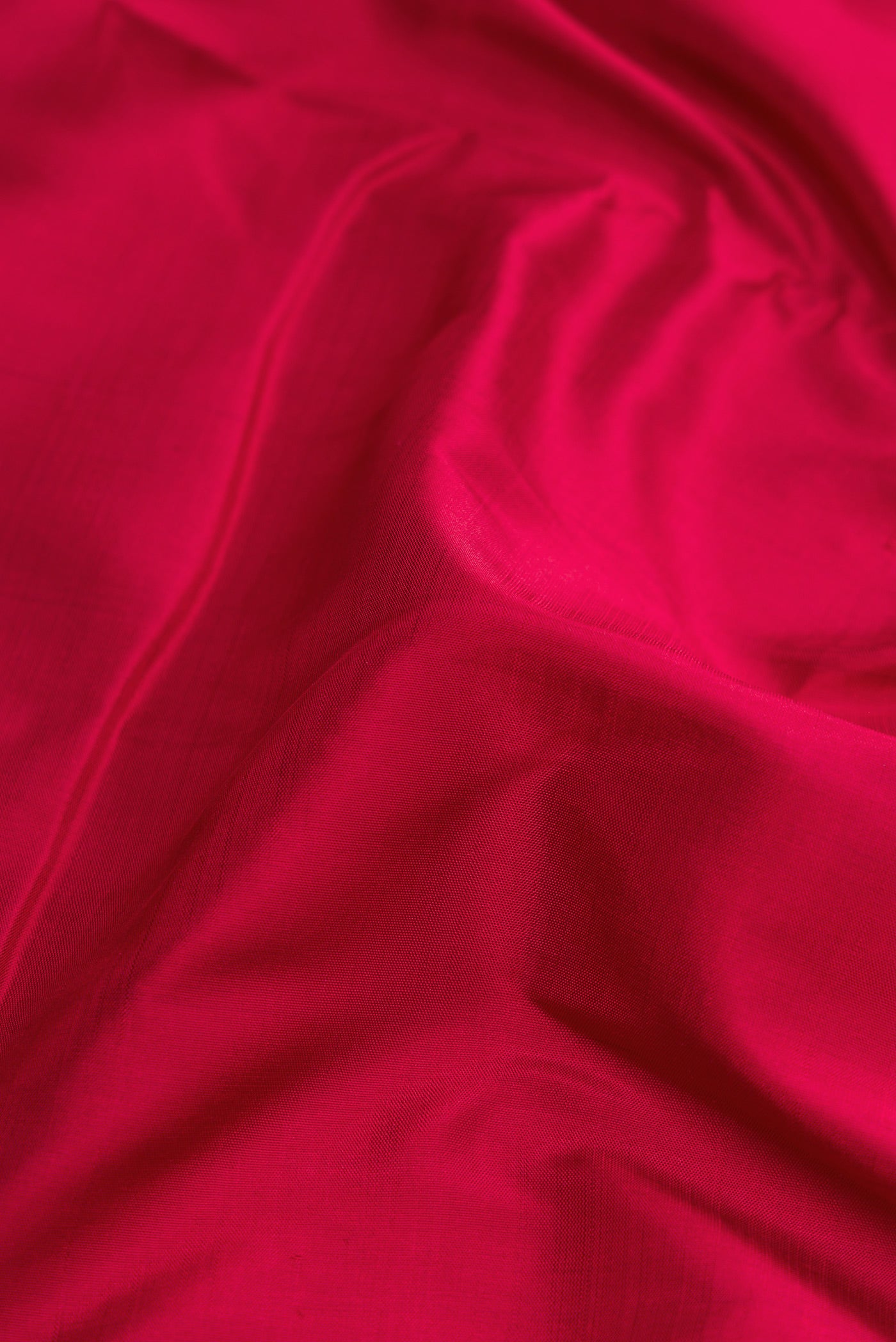 Close up of Pure Silk Pure Zari Maroon Dual Tone Kanjivaram Nine Yards Saree with Plain Body and Zari Border.  displaying folds
