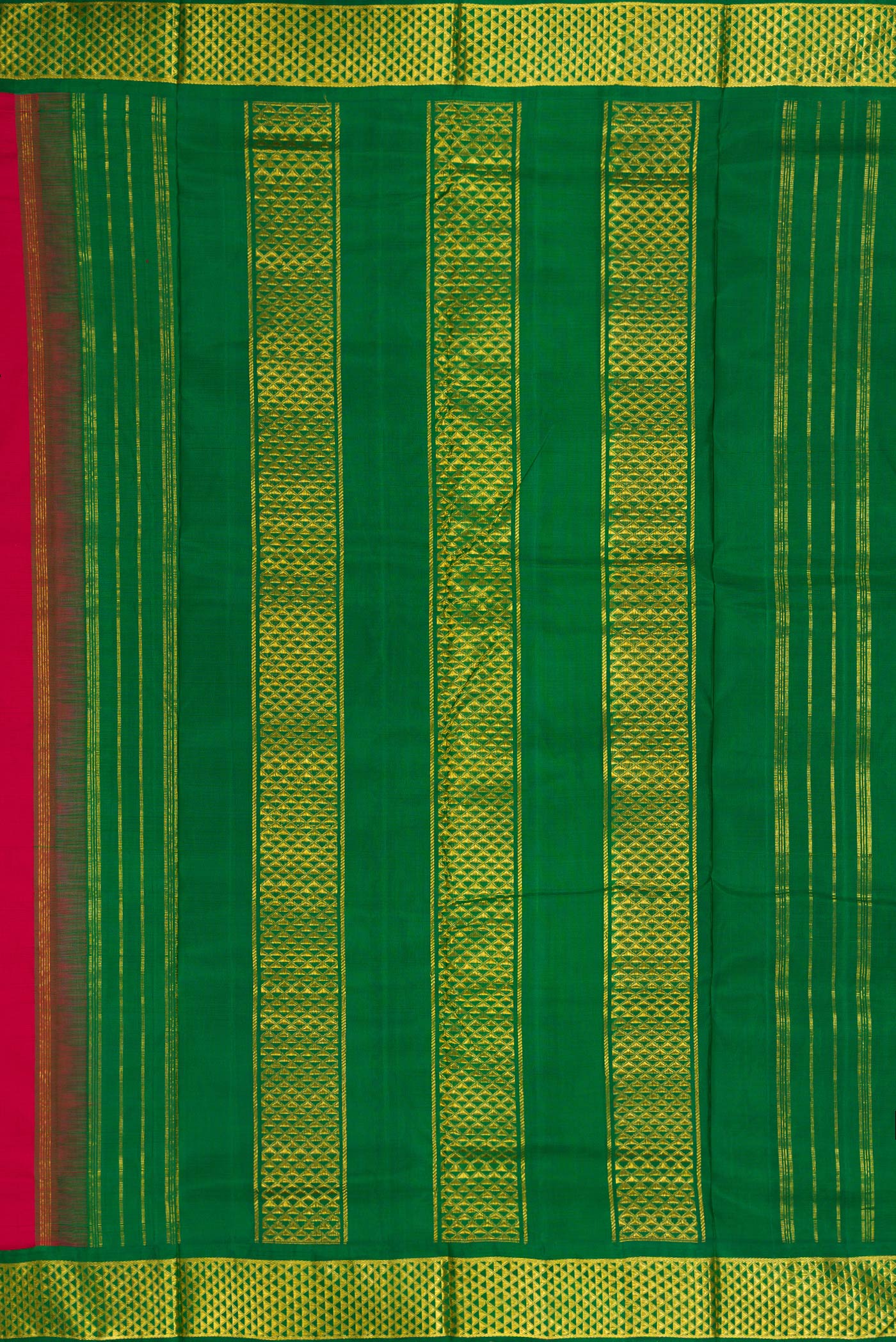 Close up image of the pallu of Pure Silk Pure Zari Maroon Dual Tone Kanjivaram Nine Yards Saree with Plain Body and Zari Border. 