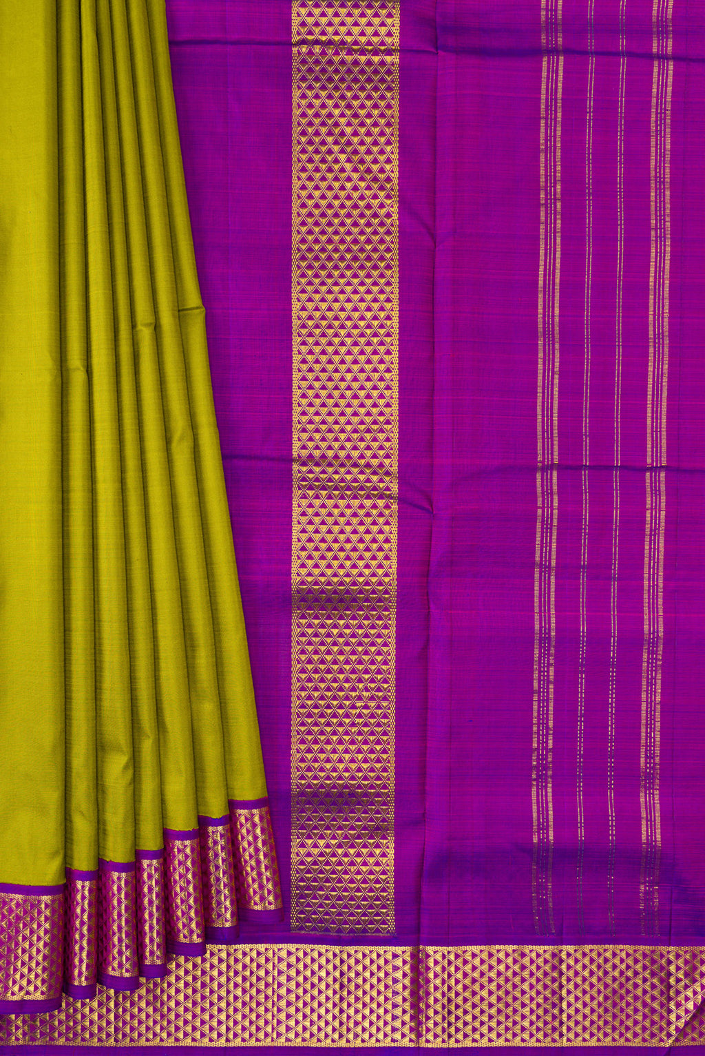 Pleats and pallu of Parrot Green Dual Tone Kanjivaram Silk Nine Yards Saree with Plain Body and Zari Border. 
