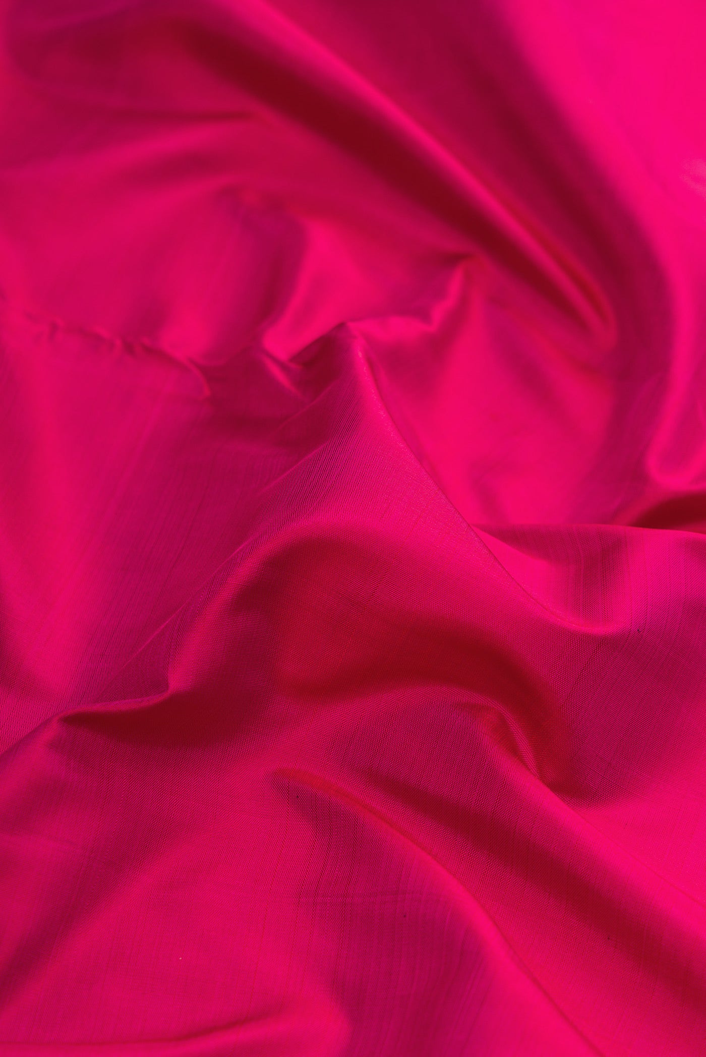 Close up of Pure Silk Pure Zari Purple Dual Tone Kanjivaram Nine Yards Saree with Plain Body and Zari Border.  displaying folds