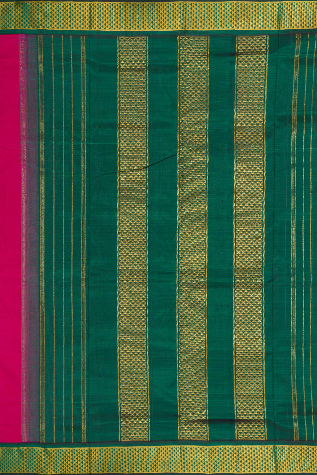 Close up image of the pallu of Pure Silk Pure Zari Purple Dual Tone Kanjivaram Nine Yards Saree with Plain Body and Zari Border. 