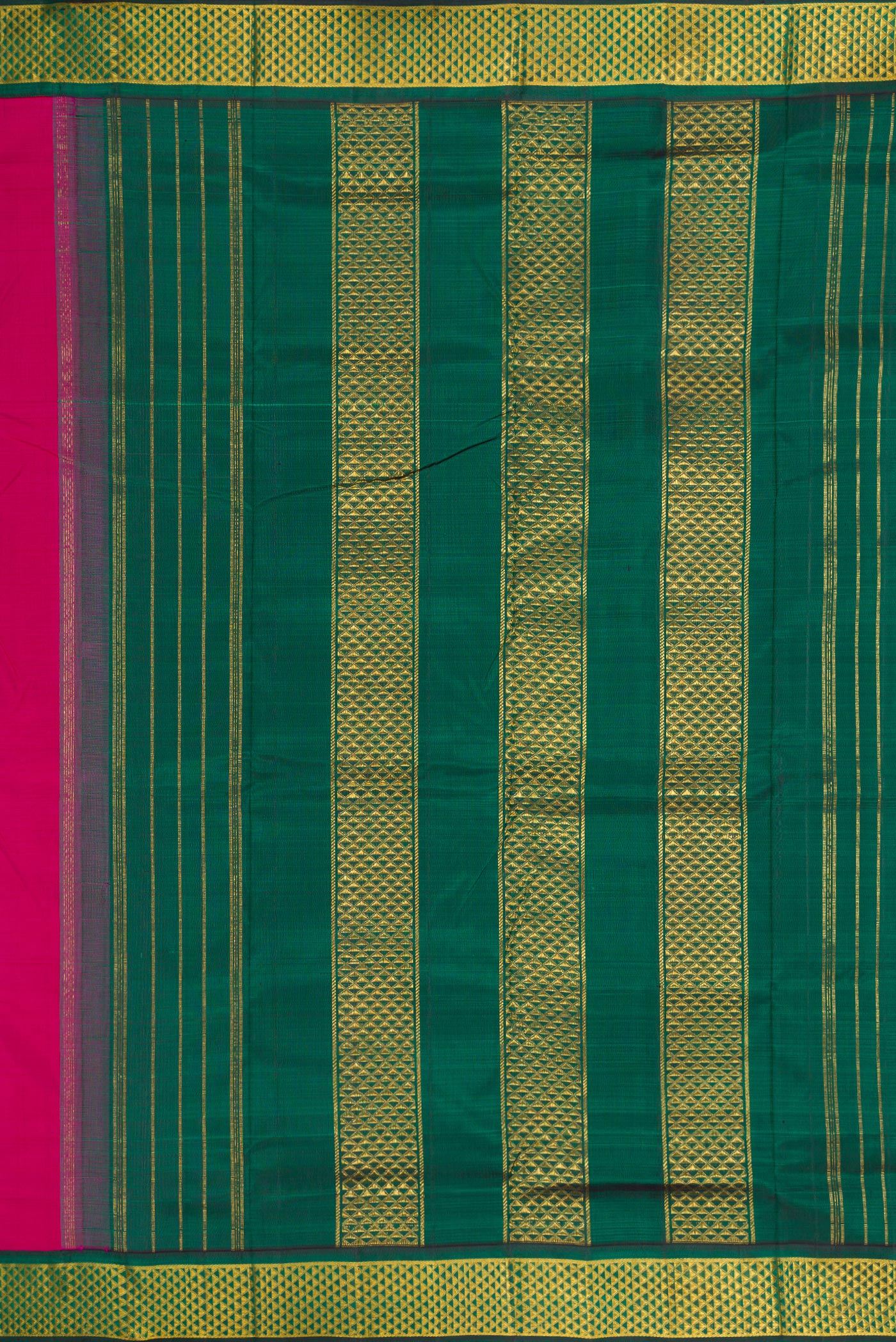 Close up image of the pallu of Pure Silk Pure Zari Purple Dual Tone Kanjivaram Nine Yards Saree with Plain Body and Zari Border. 