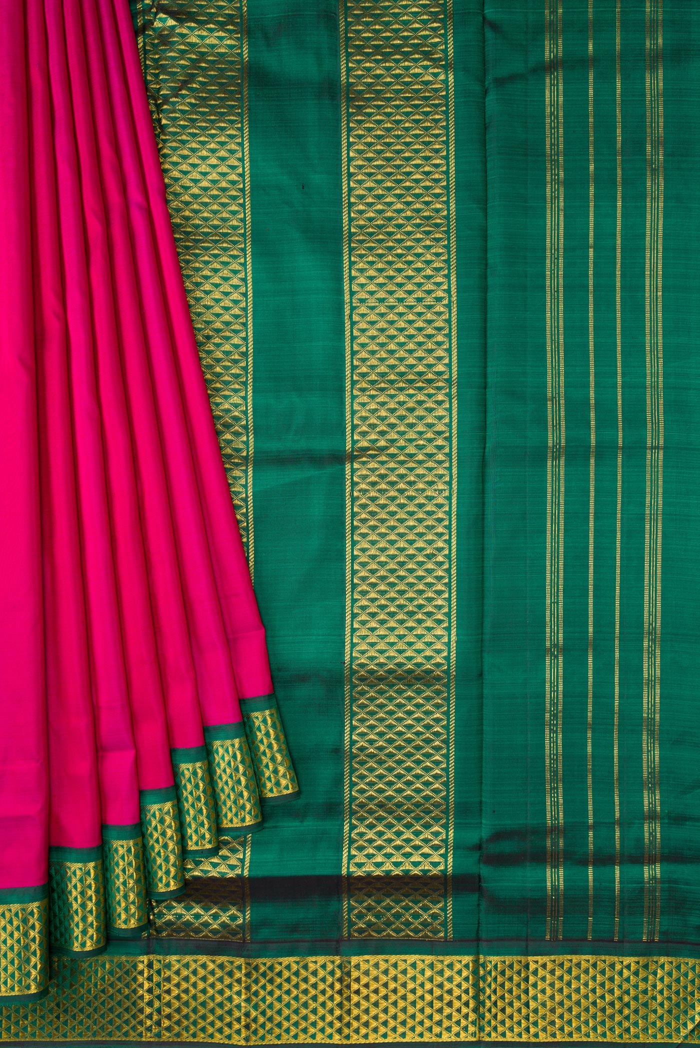 Pleats and pallu of Pure Silk Pure Zari Purple Dual Tone Kanjivaram Nine Yards Saree with Plain Body and Zari Border. 