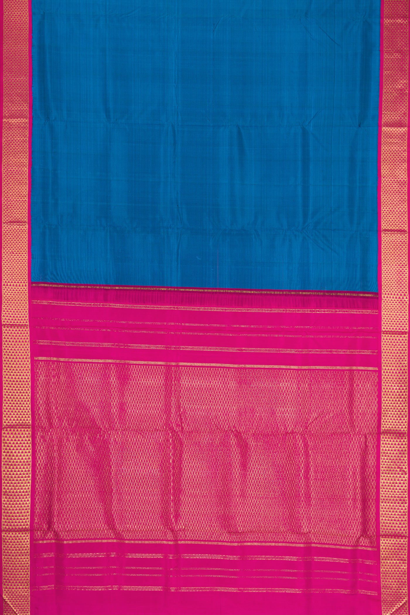 Flat view of Pure Silk Pure Zari Peacock Blue Dual Tone Kanjivaram Nine Yards Saree with Plain Body and Zari Border. 