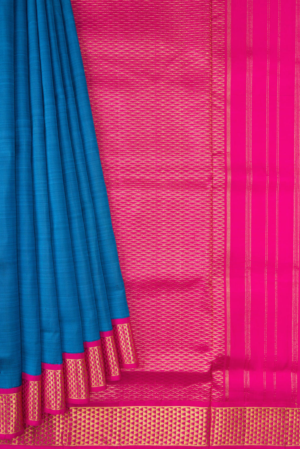 Pleats and pallu of Pure Silk Pure Zari Peacock Blue Dual Tone Kanjivaram Nine Yards Saree with Plain Body and Zari Border. 