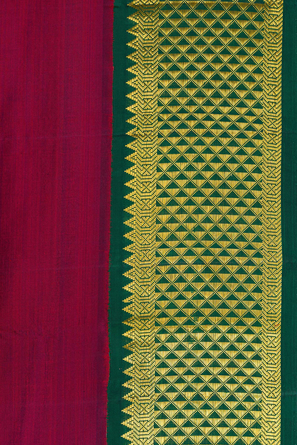 Border image of Pure Silk Pure Zari Maroon Dual Tone Kanjivaram Nine Yards Saree with Plain Body and Zari Border. 