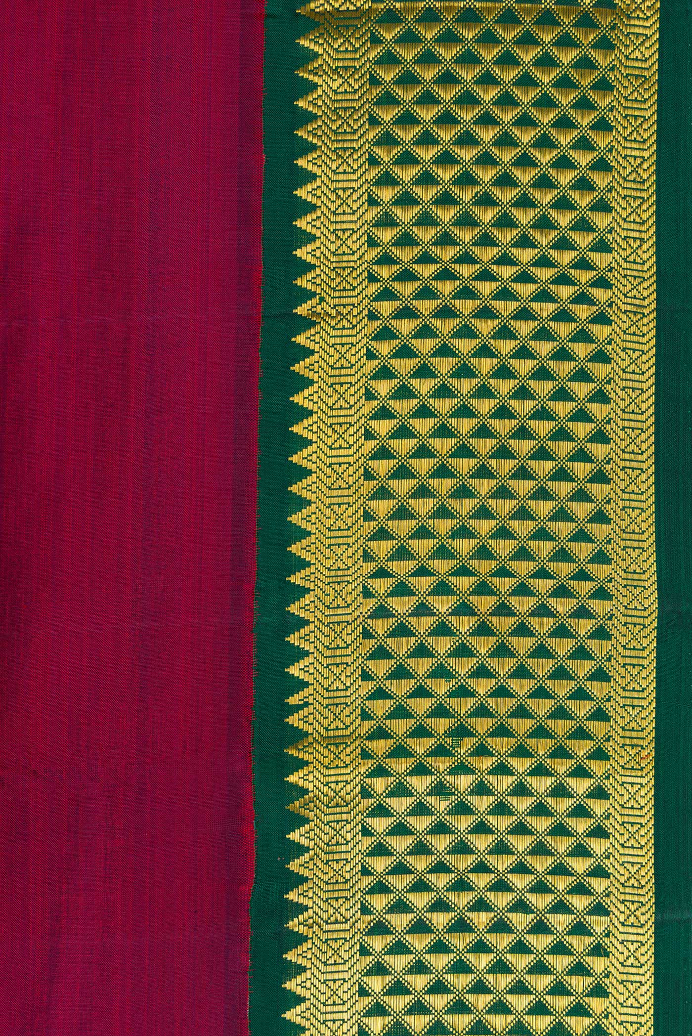 Border image of Pure Silk Pure Zari Maroon Dual Tone Kanjivaram Nine Yards Saree with Plain Body and Zari Border. 