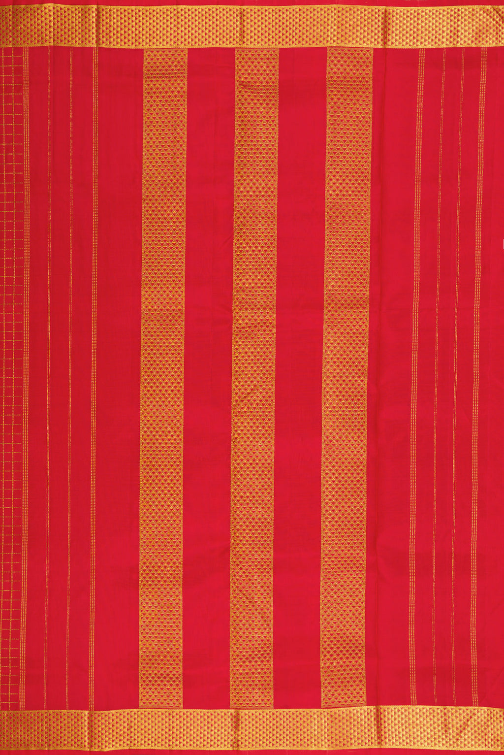 Close up image of the pallu of Pure Silk Pure Zari Red Dual Tone Kanjivaram Nine Yards Saree with Checked design on the body and Zari Border. 