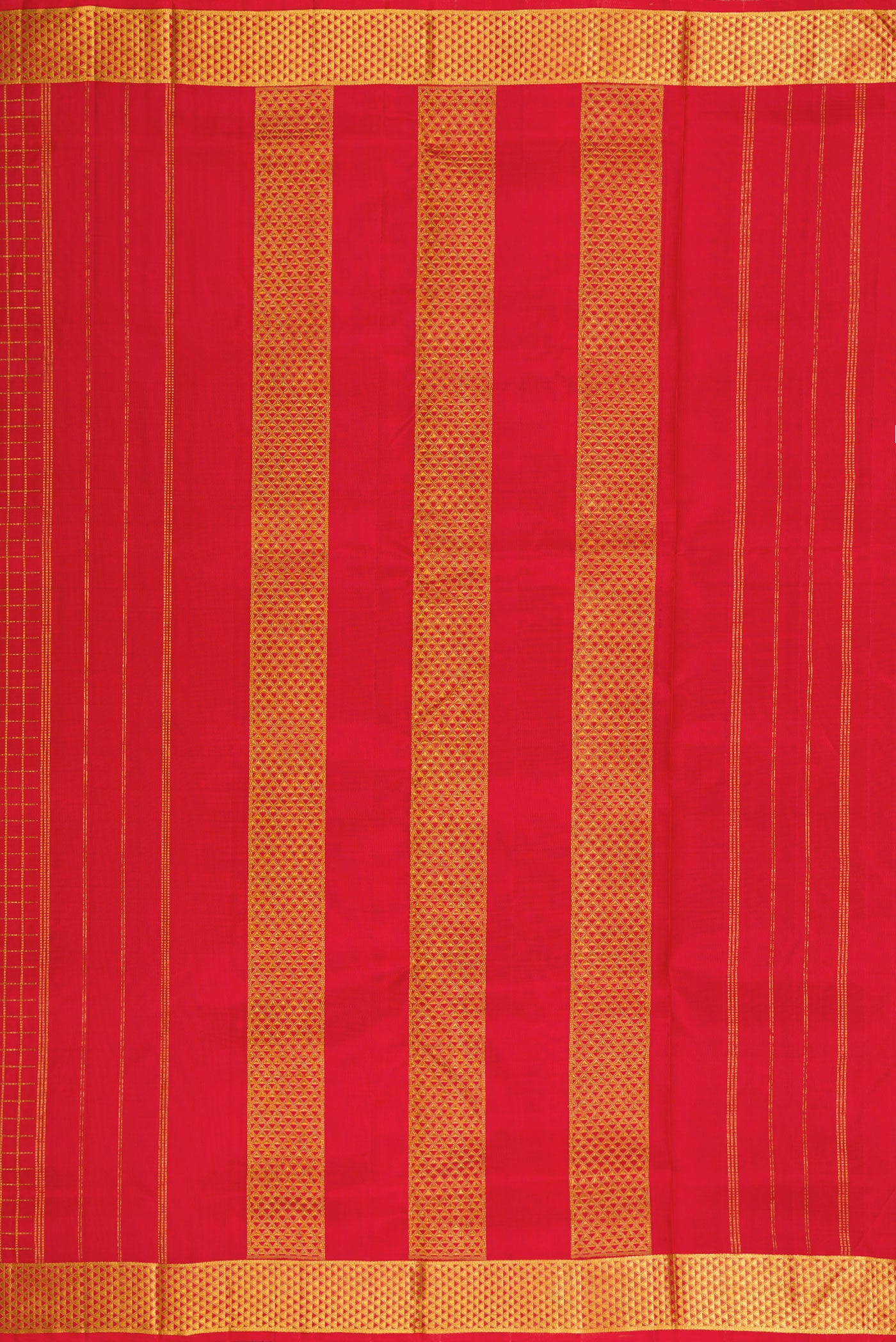 Close up image of the pallu of Pure Silk Pure Zari Red Dual Tone Kanjivaram Nine Yards Saree with Checked design on the body and Zari Border. 