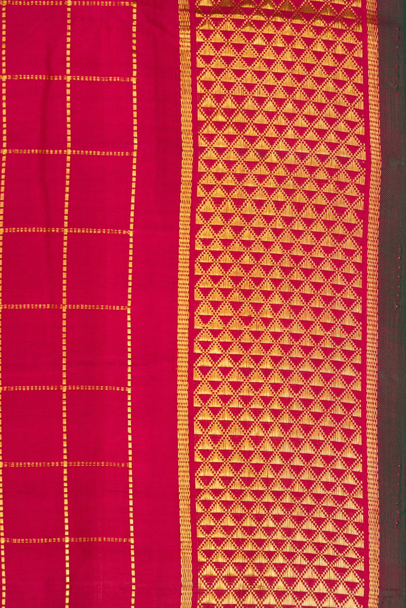 Border image of Red Dual Tone Kanjivaram Silk Nine Yards Saree with Checked design on the body and Zari Border. 