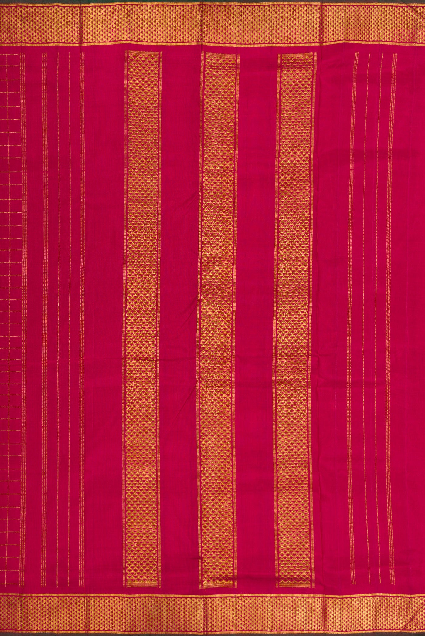 Close up image of the pallu of Red Dual Tone Kanjivaram Silk Nine Yards Saree with Checked design on the body and Zari Border. 