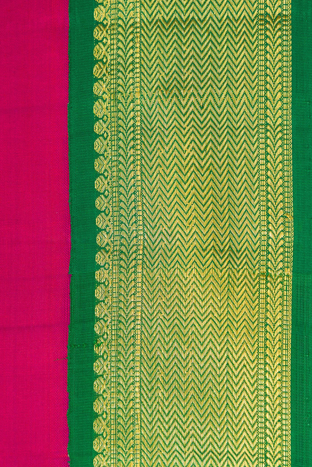 Border image of Pure Silk Pure Zari Purple Dual Tone Kanchipuram Nine Yards Saree with Plain Body and Zari Border. 