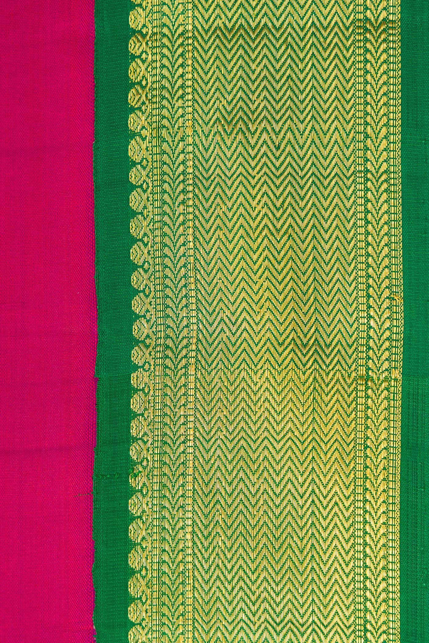 Border image of Pure Silk Pure Zari Purple Dual Tone Kanchipuram Nine Yards Saree with Plain Body and Zari Border. 