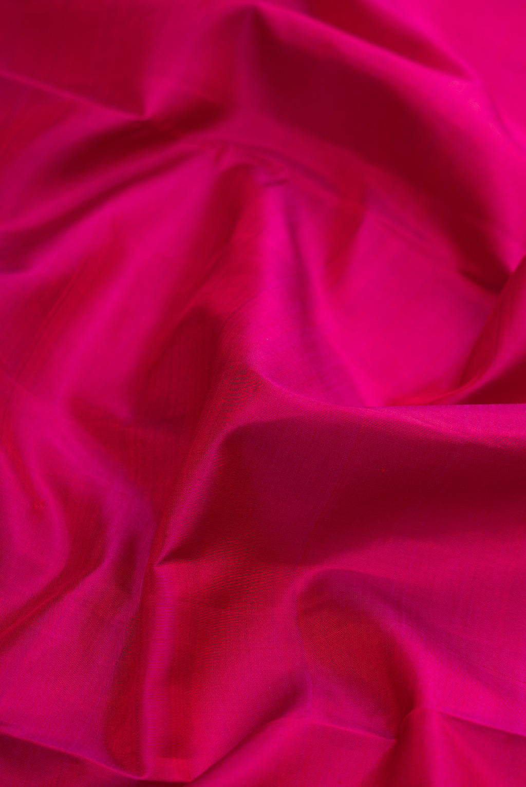 Close up of Pure Silk Pure Zari Purple Dual Tone Kanchipuram Nine Yards Saree with Plain Body and Zari Border.  displaying folds