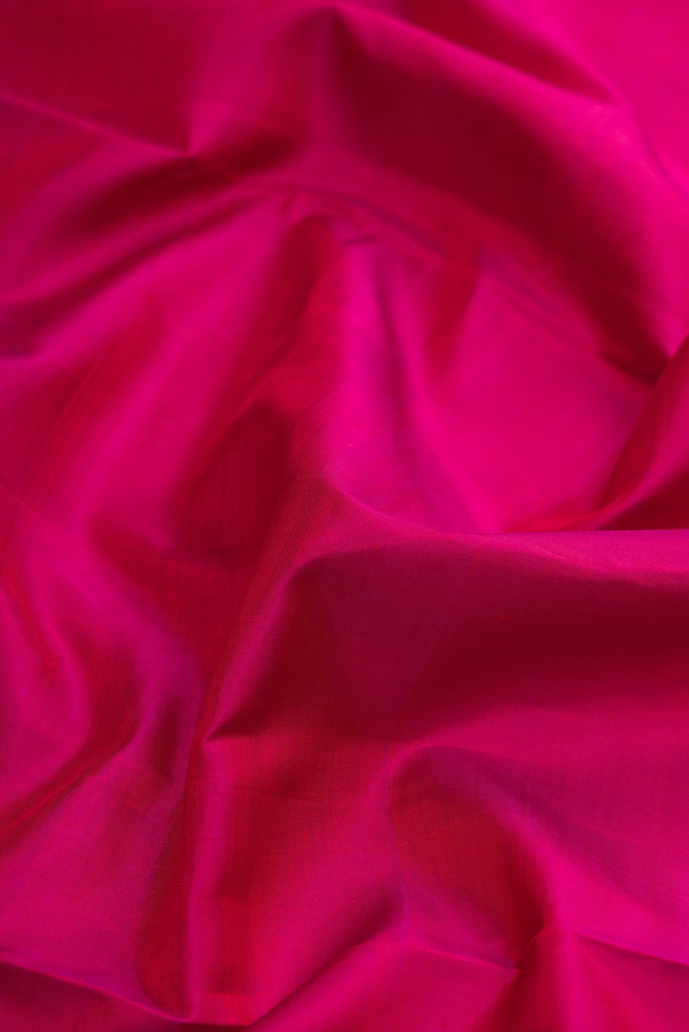 Close up of Pure Silk Pure Zari Purple Dual Tone Kanchipuram Nine Yards Saree with Plain Body and Zari Border.  displaying folds