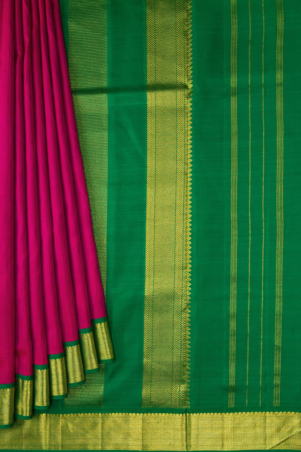 Pleats and pallu of Pure Silk Pure Zari Purple Dual Tone Kanchipuram Nine Yards Saree with Plain Body and Zari Border. 