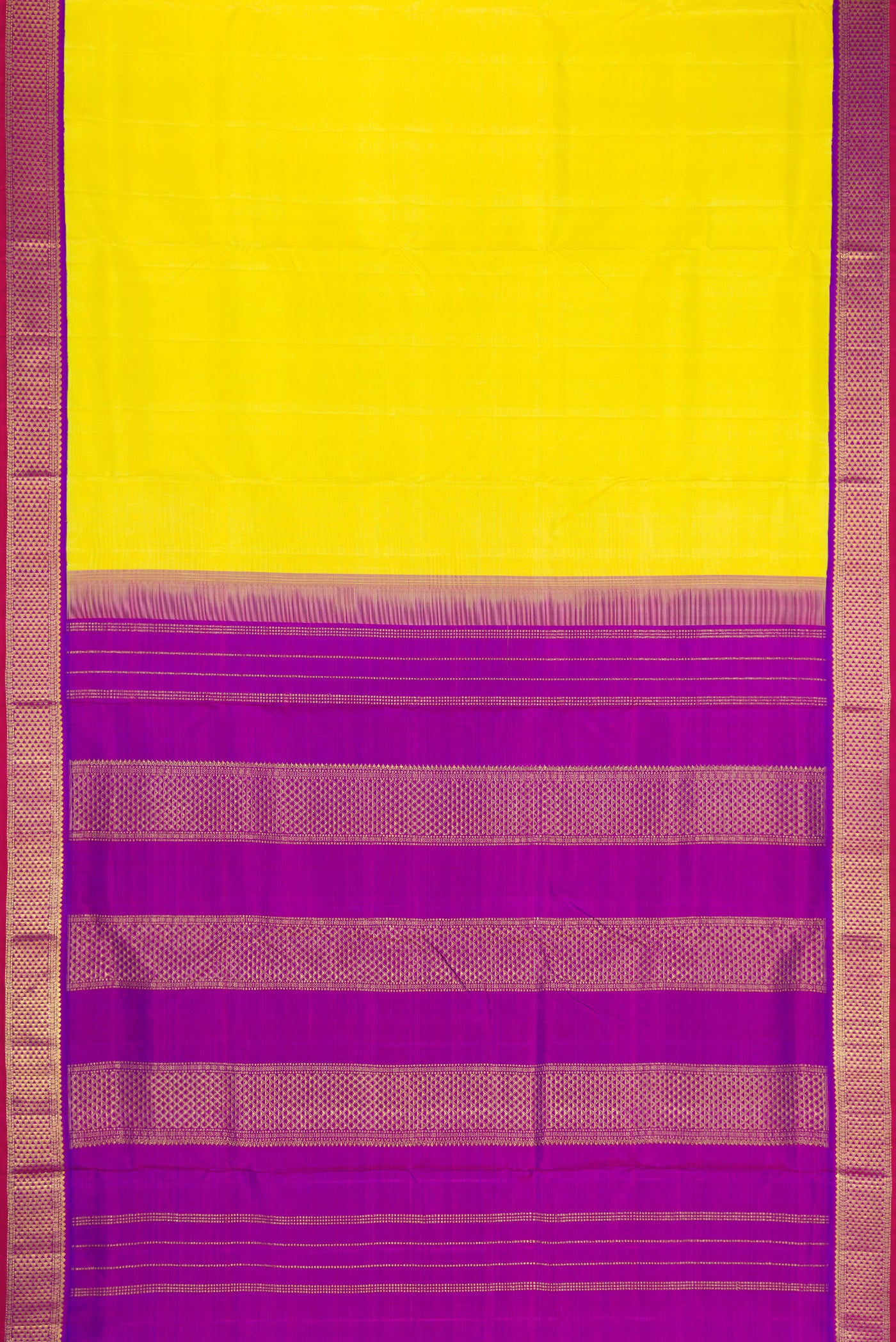 Flat view of Pure Silk Pure Zari Parrot Green Dual Tone Kanchipuram Nine Yards Saree with Plain Body and Ganga Jamuna Border. 